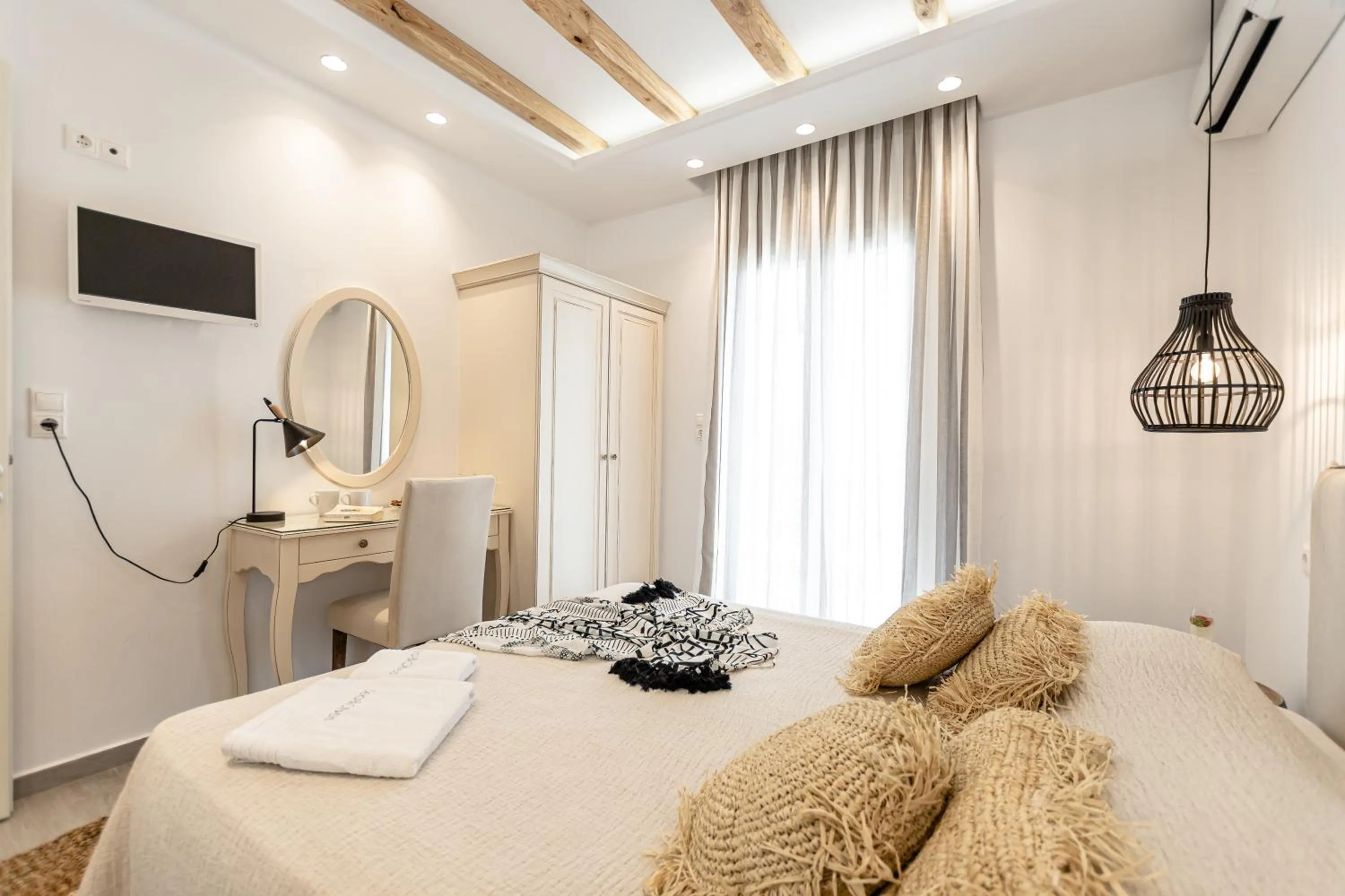 Bed in Sea & Olives Suites Hotel and Villas