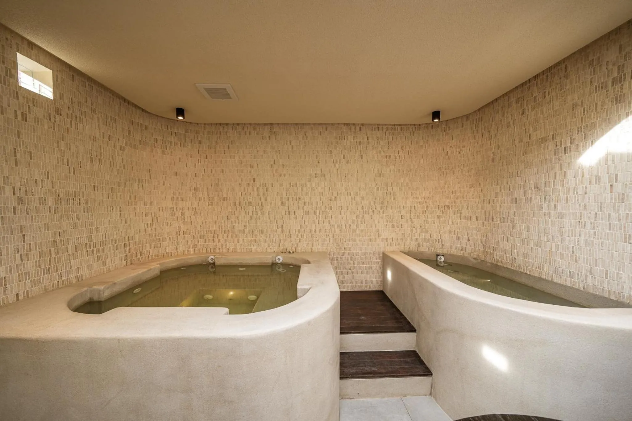 Hot Tub in Bedouin House Pererenan