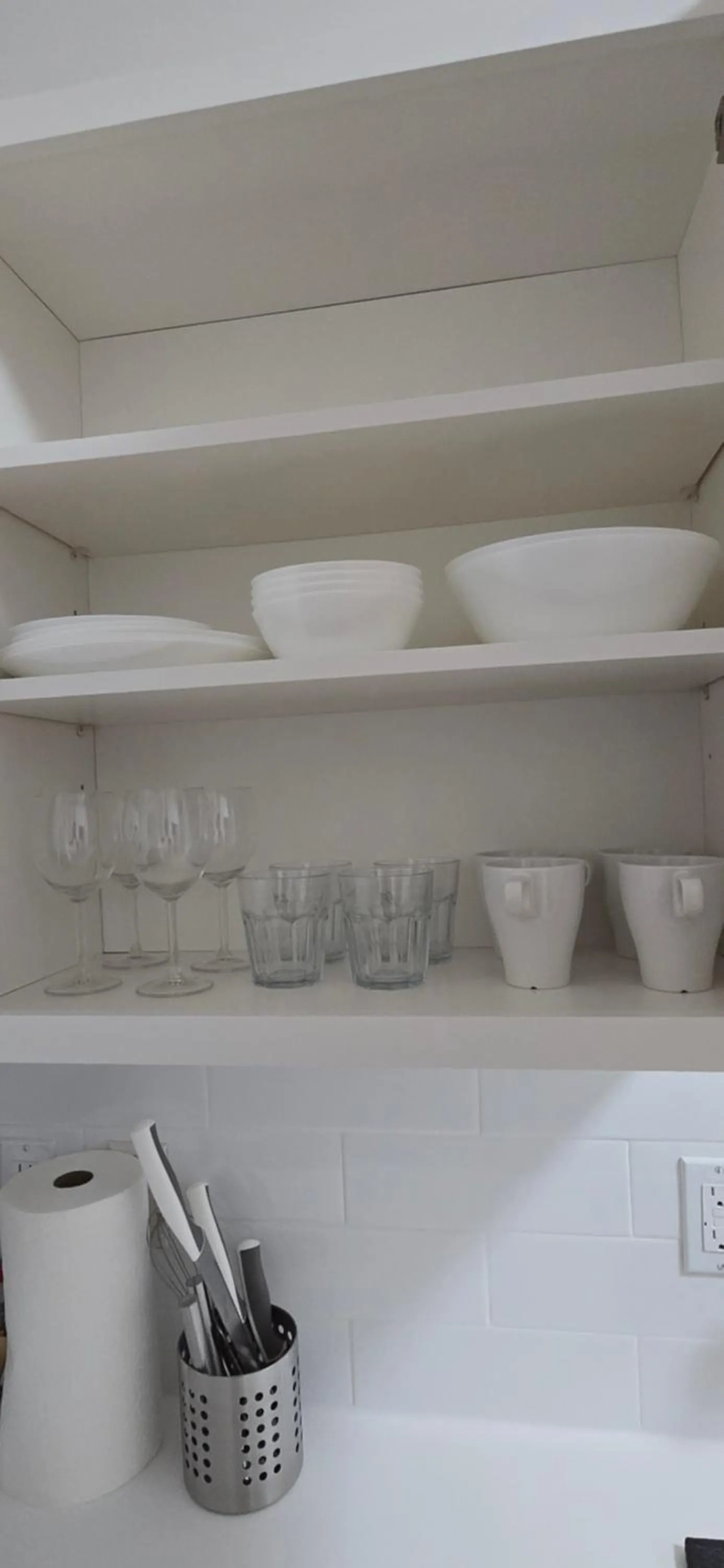 Kitchen or kitchenette in New Royal Inn
