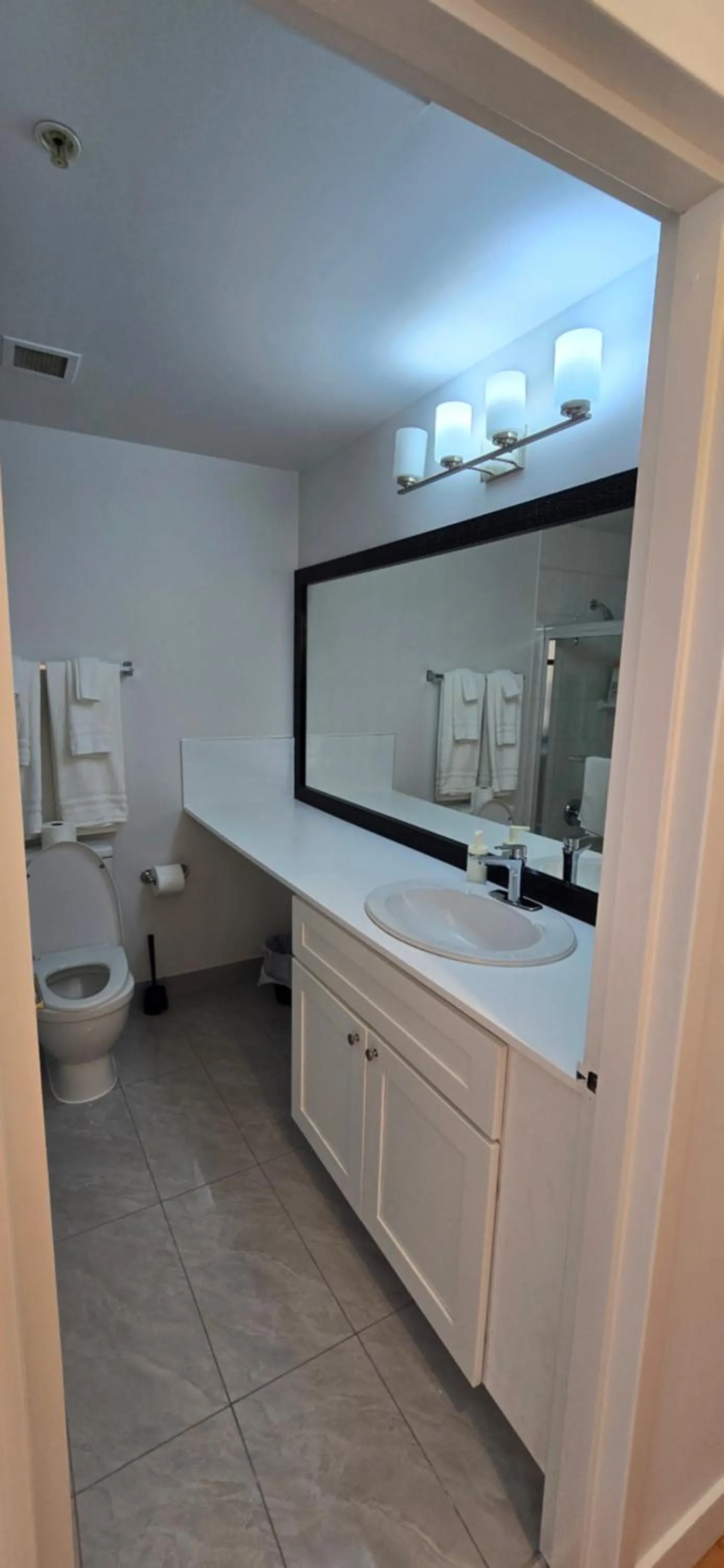 Bathroom in New Royal Inn