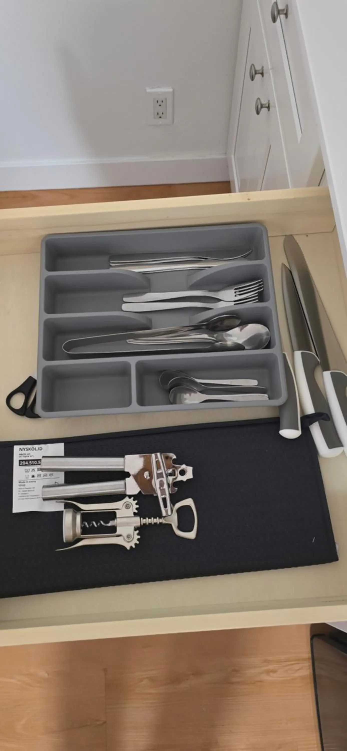 Kitchen or kitchenette in New Royal Inn