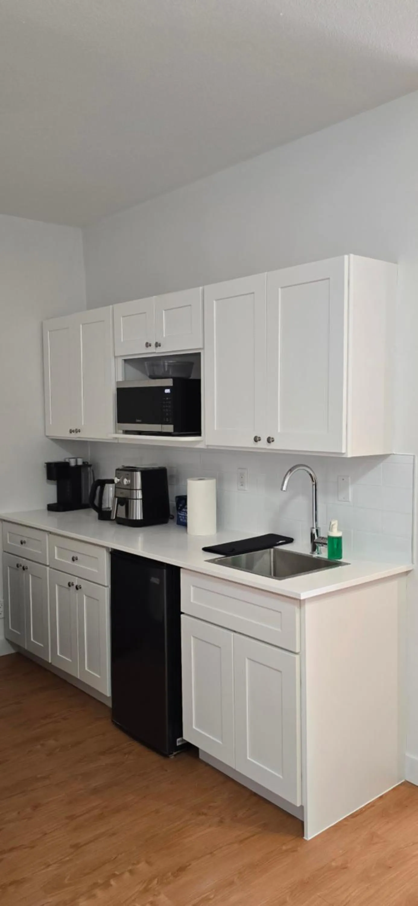 Kitchen or kitchenette in New Royal Inn