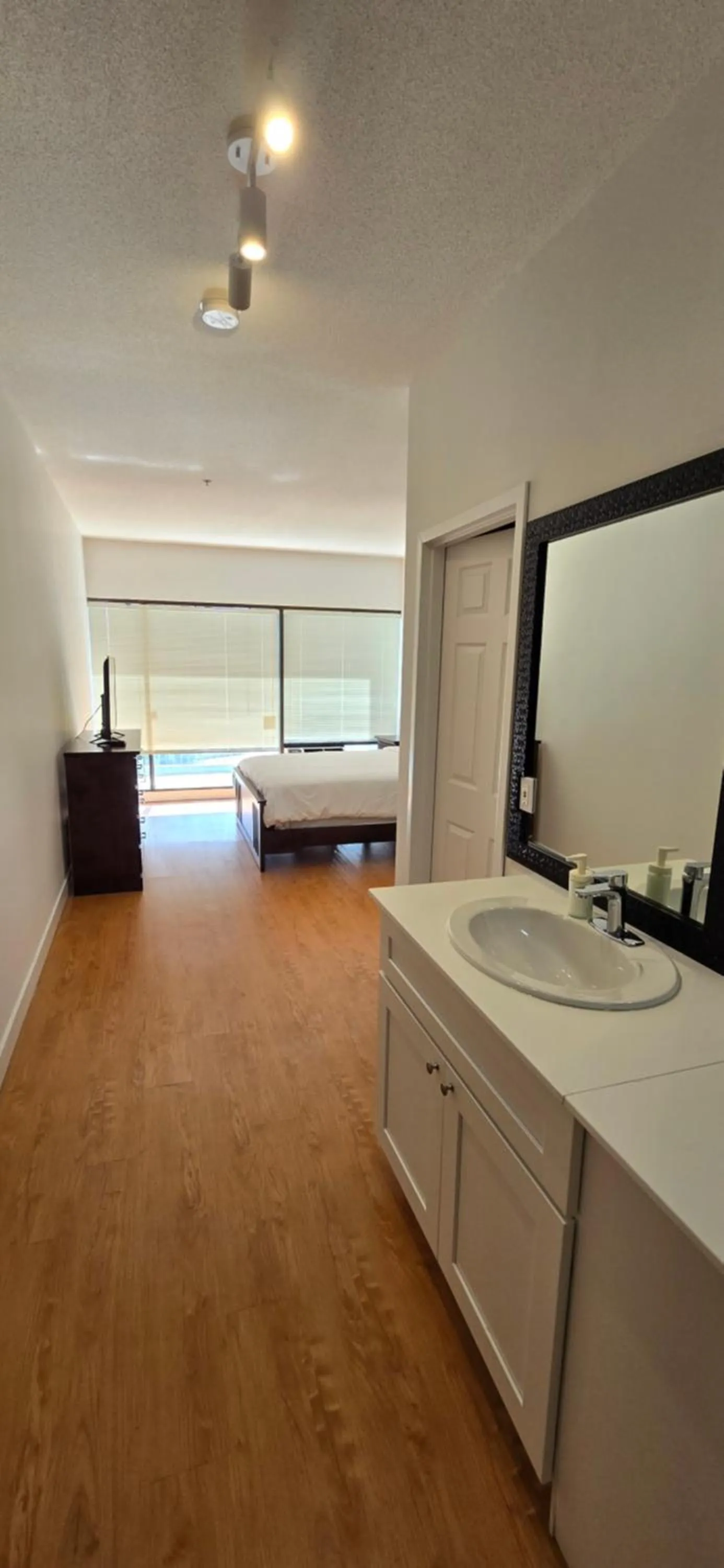 Guests, Bed in New Royal Inn