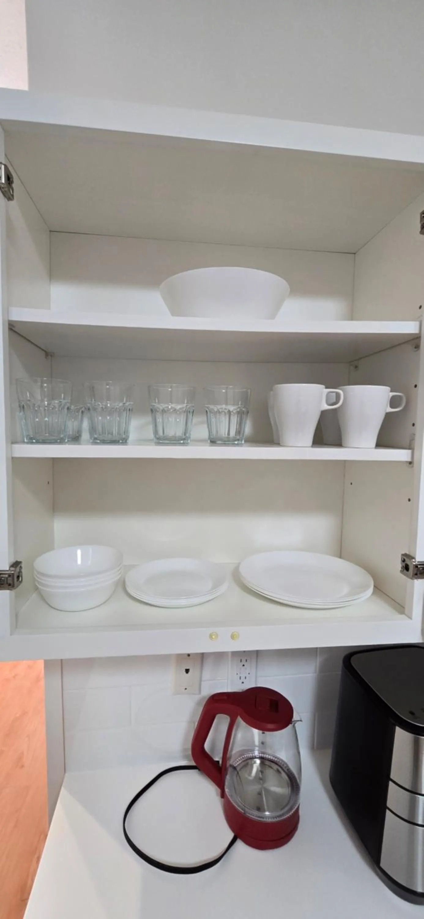 Kitchen or kitchenette in New Royal Inn