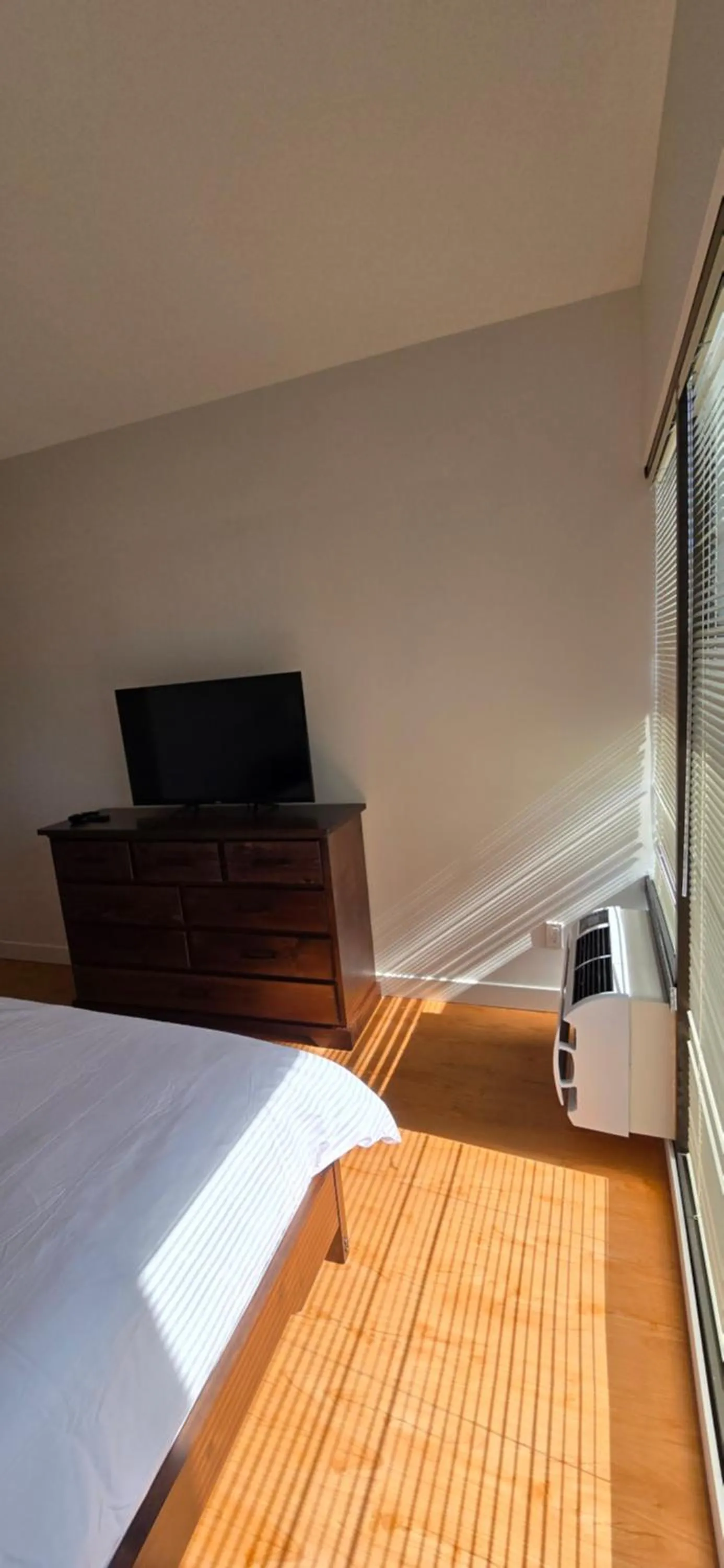 TV and multimedia, Bed in New Royal Inn