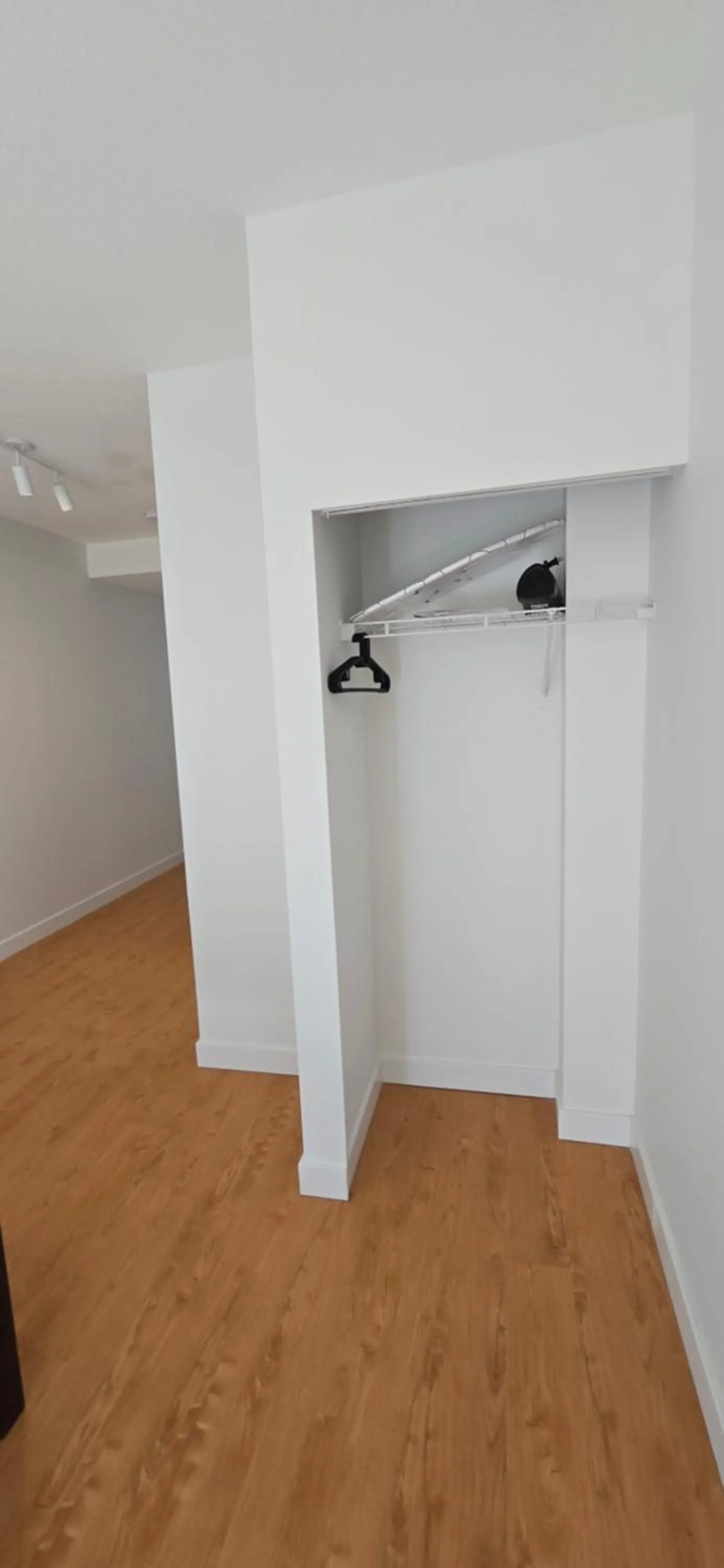 wardrobe in New Royal Inn