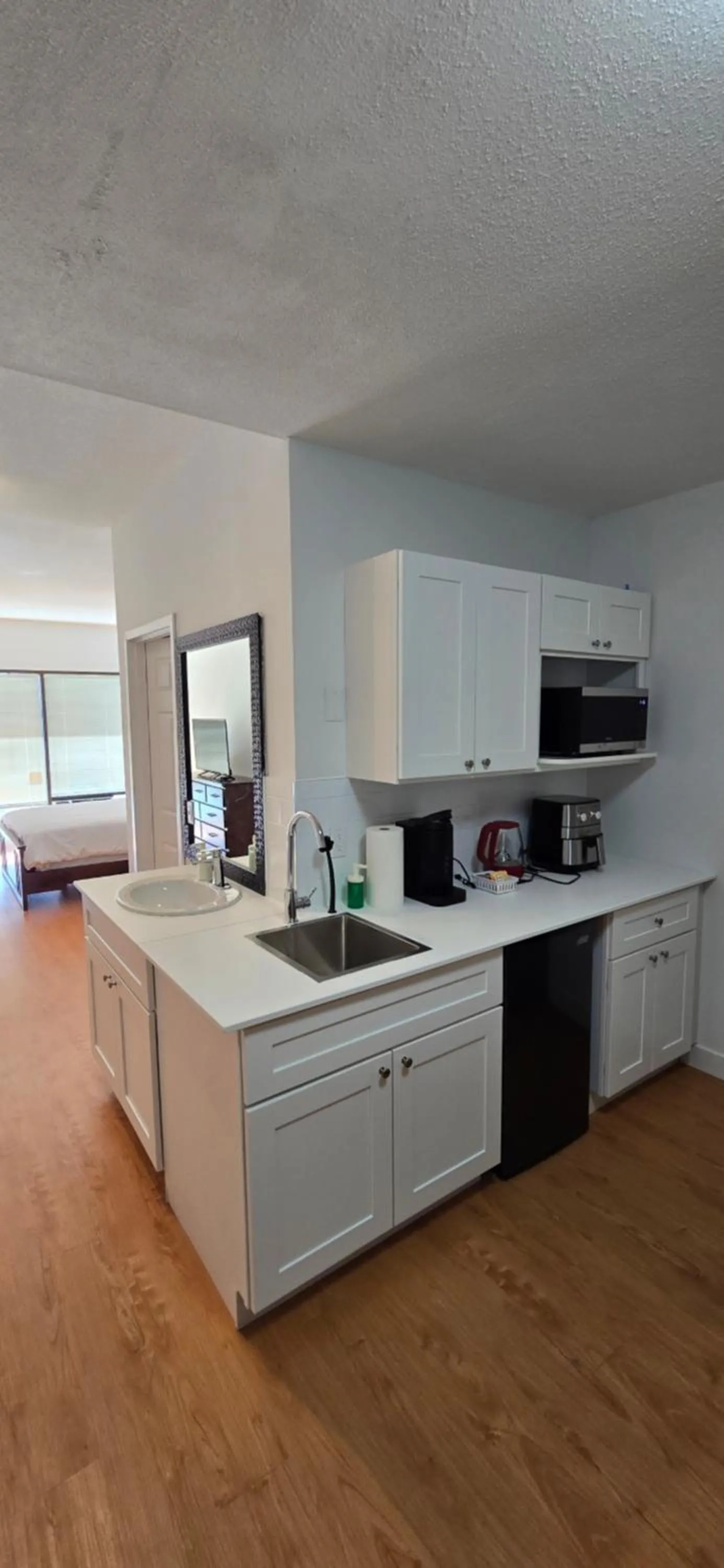 Kitchen or kitchenette in New Royal Inn