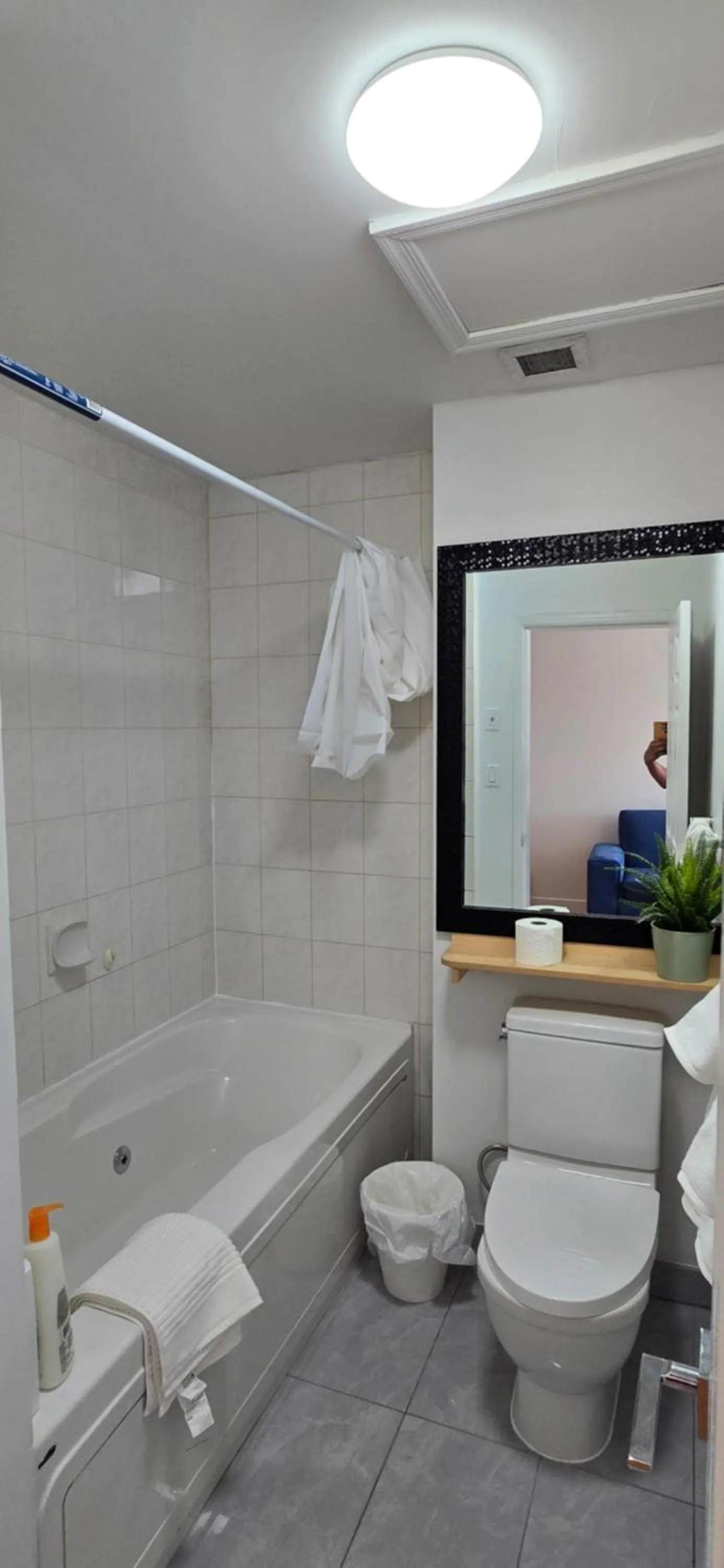Bathroom in New Royal Inn