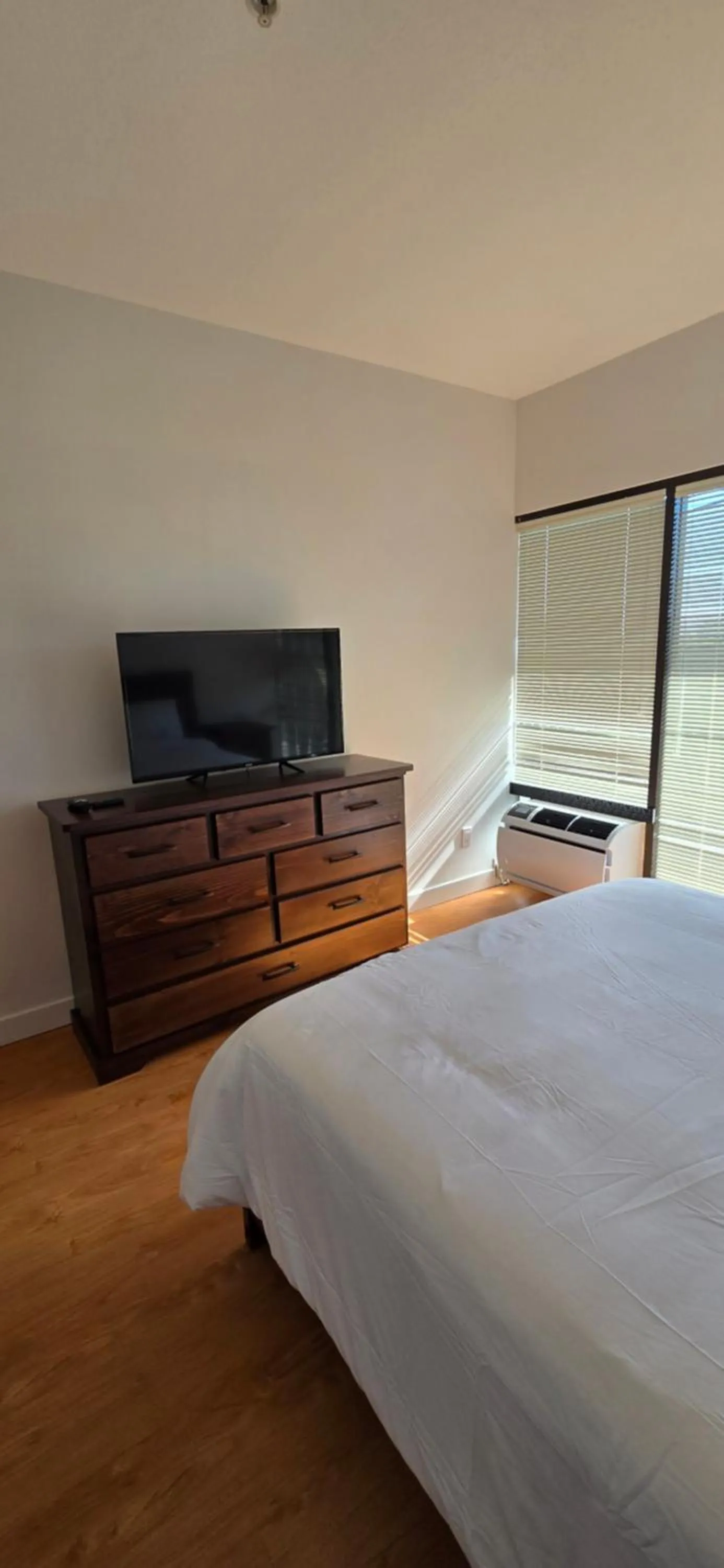 TV and multimedia, Bed in New Royal Inn