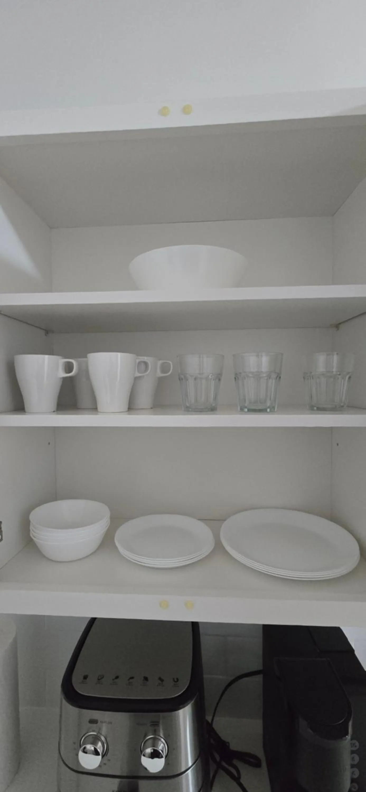 Kitchen or kitchenette in New Royal Inn