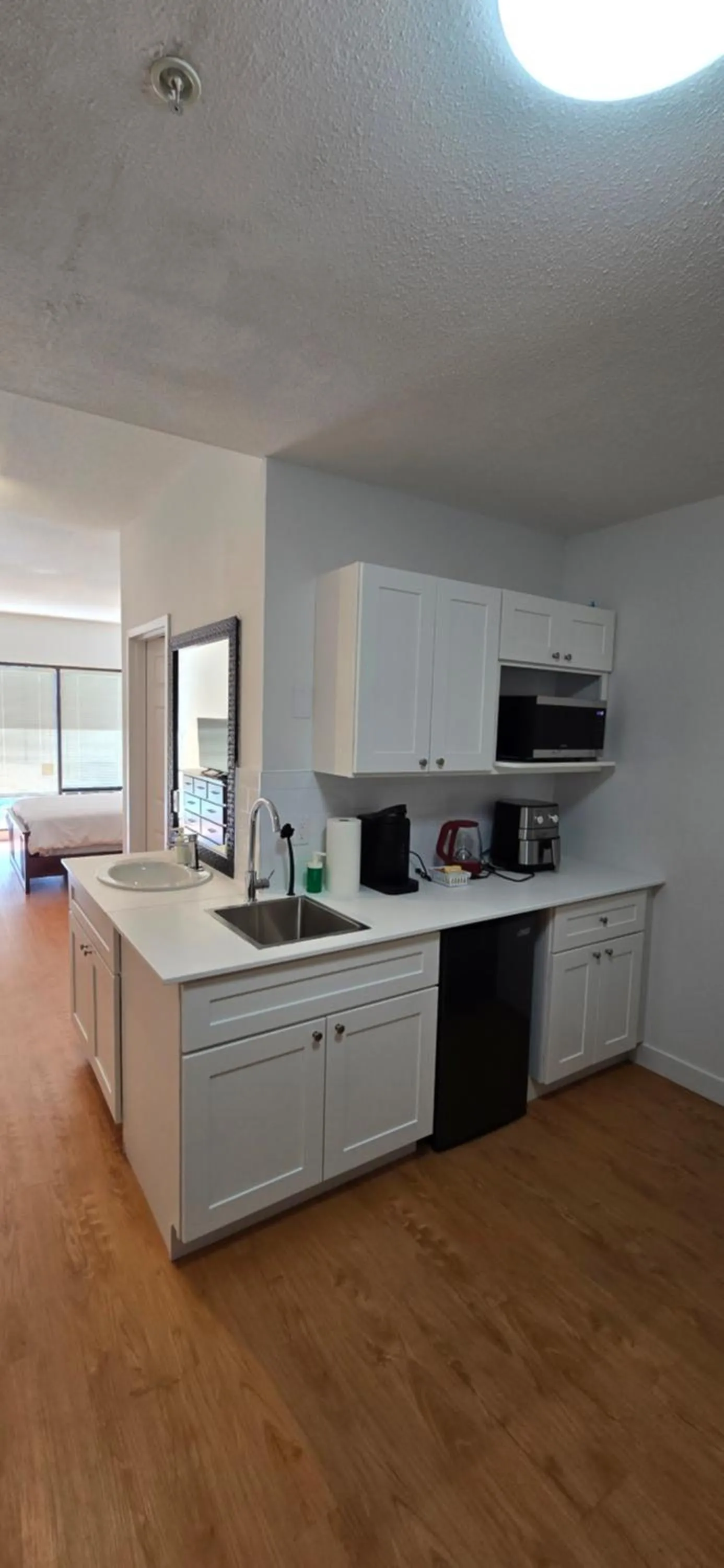 Kitchen or kitchenette in New Royal Inn