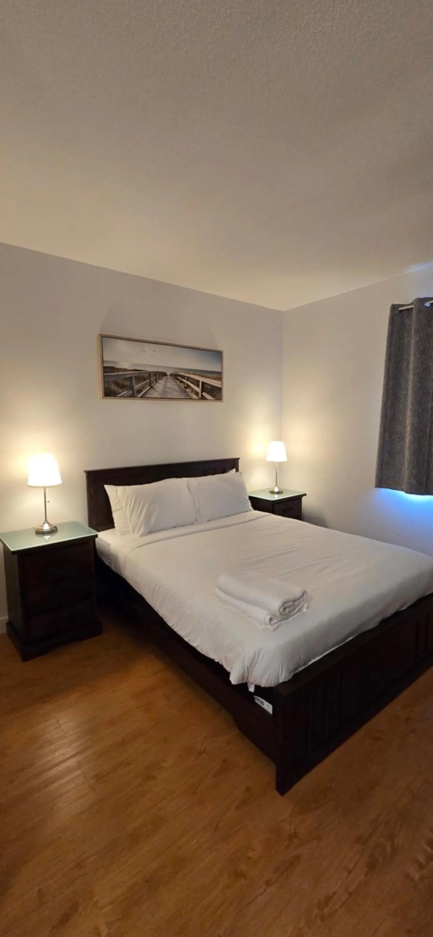 Bedroom, Bed in New Royal Inn