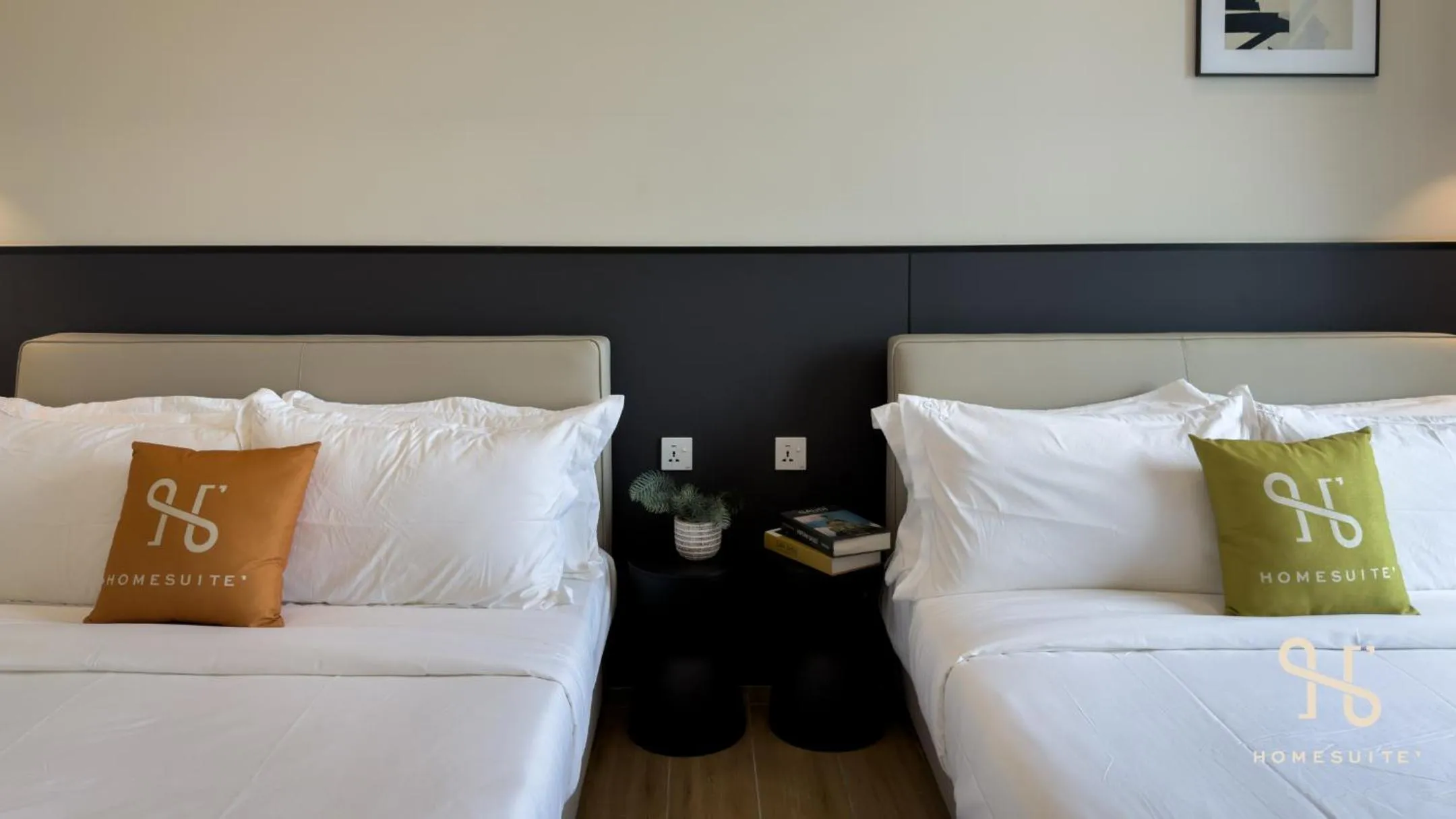 Queen Suite with Sea View in Homesuite' Home at Bay Suites