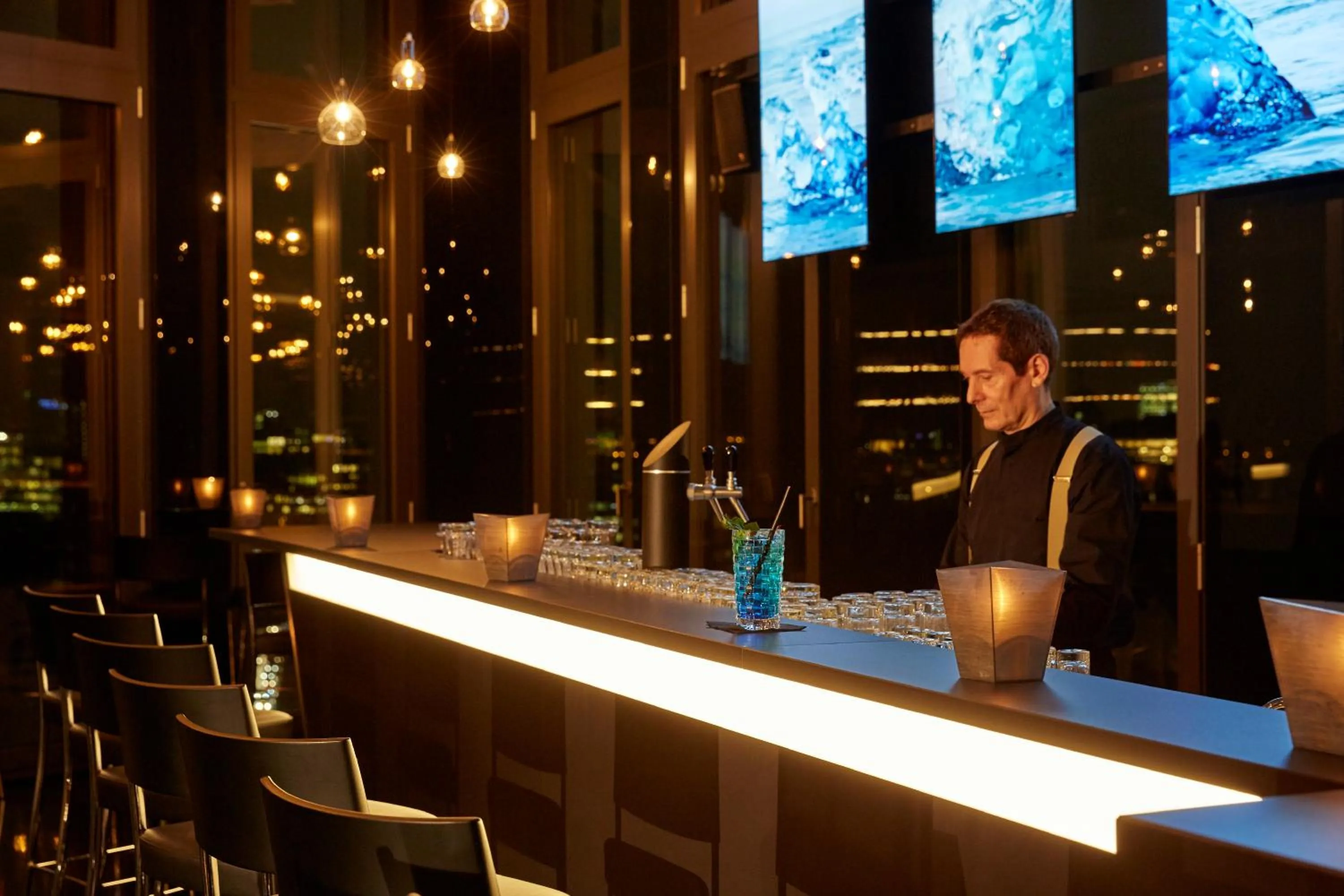 Lounge or bar in HYPERION Hotel Hamburg City, Trademark Collection by Wyndham