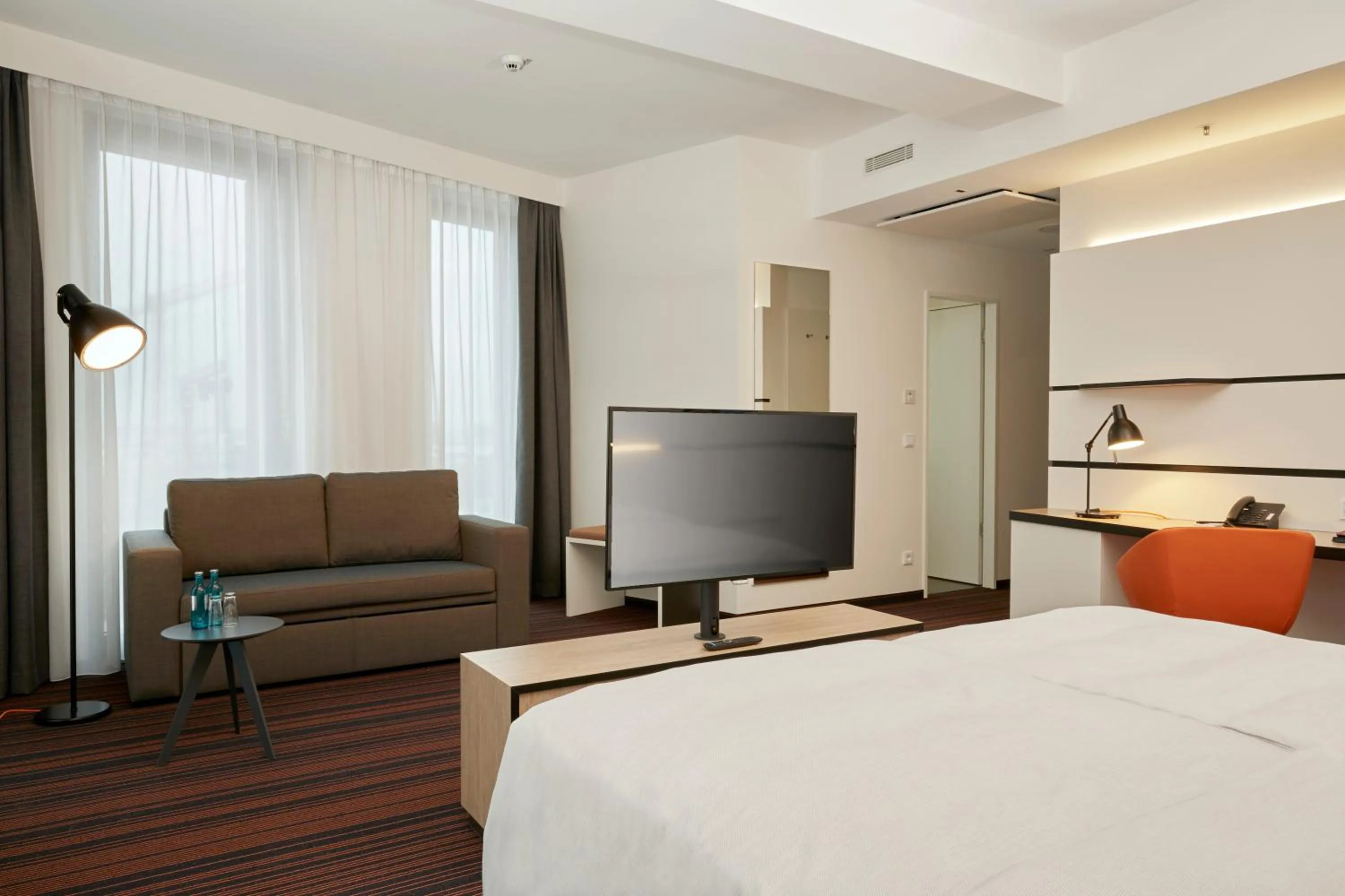 Photo of the whole room, Bed in HYPERION Hotel Hamburg City, Trademark Collection by Wyndham