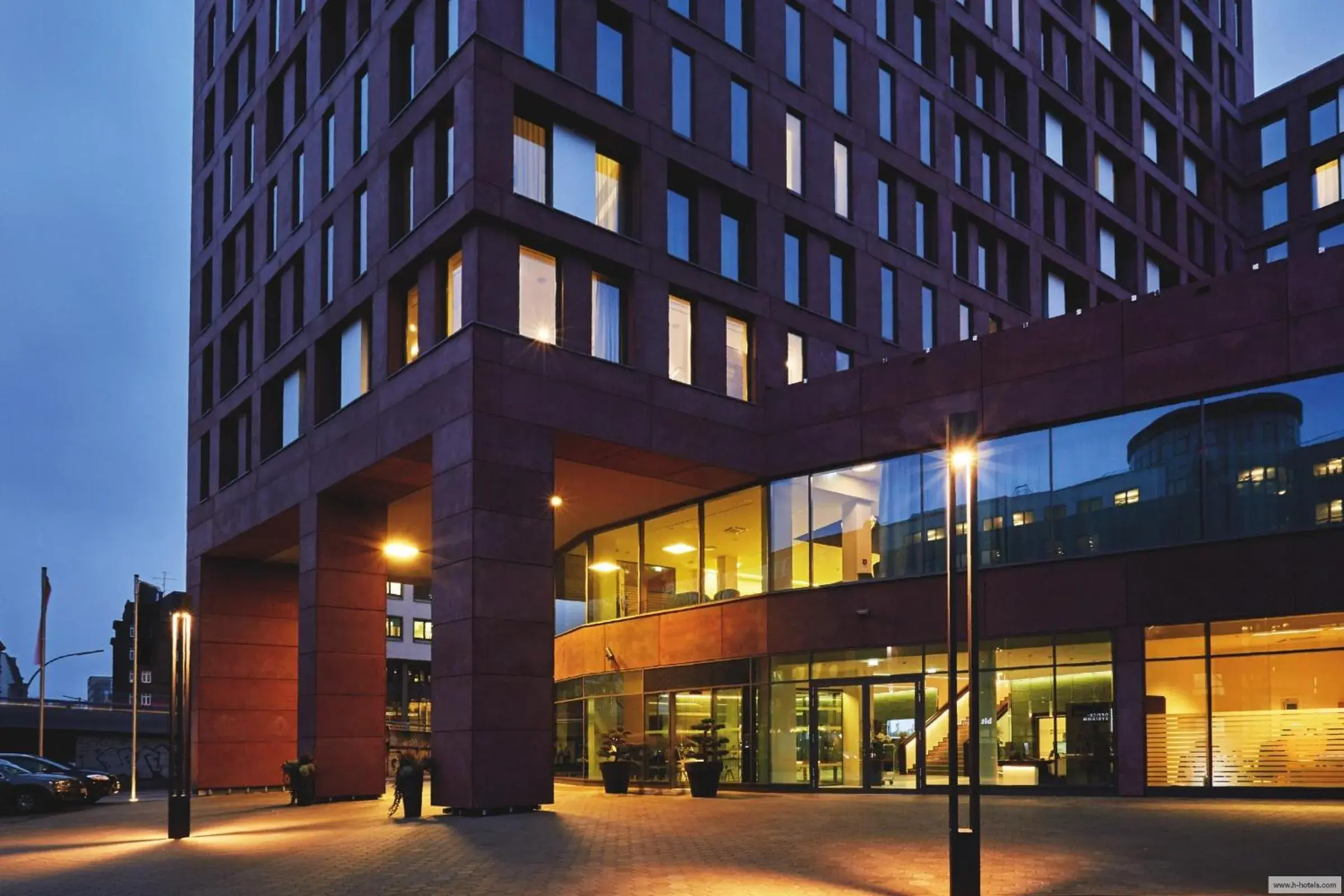 Facade/entrance in HYPERION Hotel Hamburg City, Trademark Collection by Wyndham Facade/entrance in HYPERION Hotel Hamburg City, Trademark Collection by Wyndham