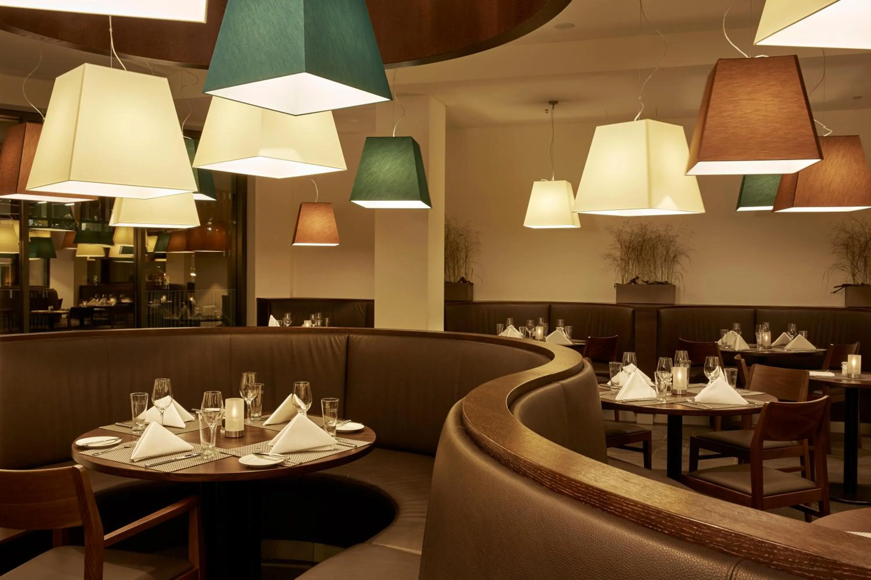 Restaurant/places to eat in HYPERION Hotel Hamburg City, Trademark Collection by Wyndham