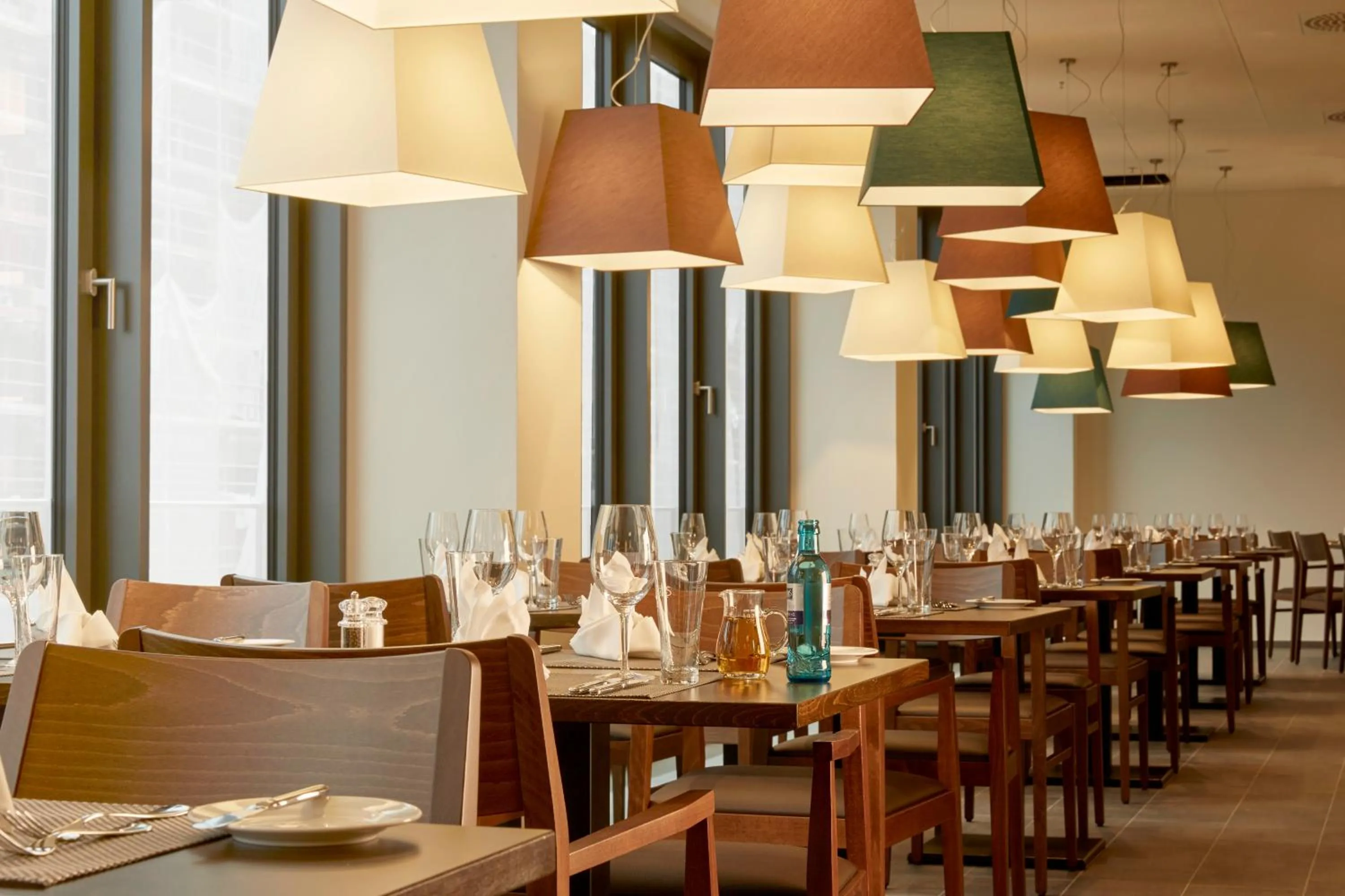 Restaurant/places to eat in HYPERION Hotel Hamburg City, Trademark Collection by Wyndham