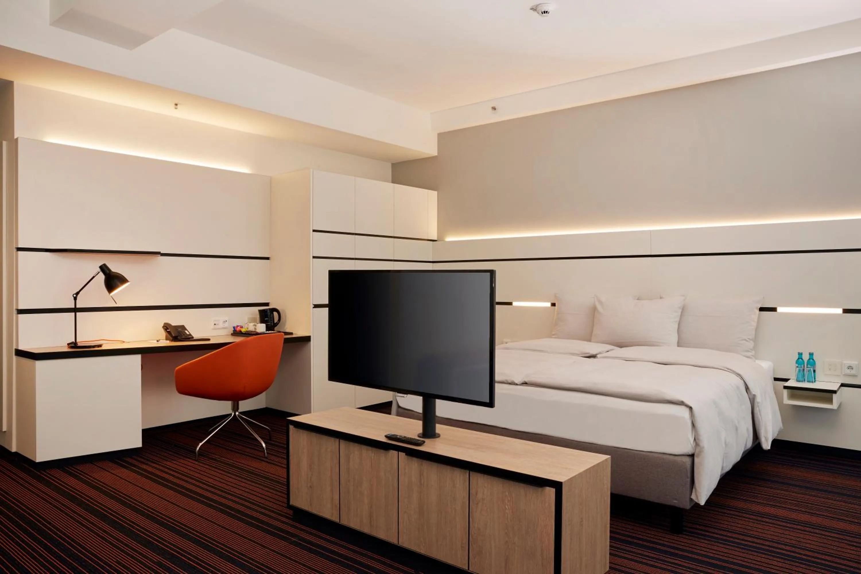 Photo of the whole room, Bed in HYPERION Hotel Hamburg City, Trademark Collection by Wyndham