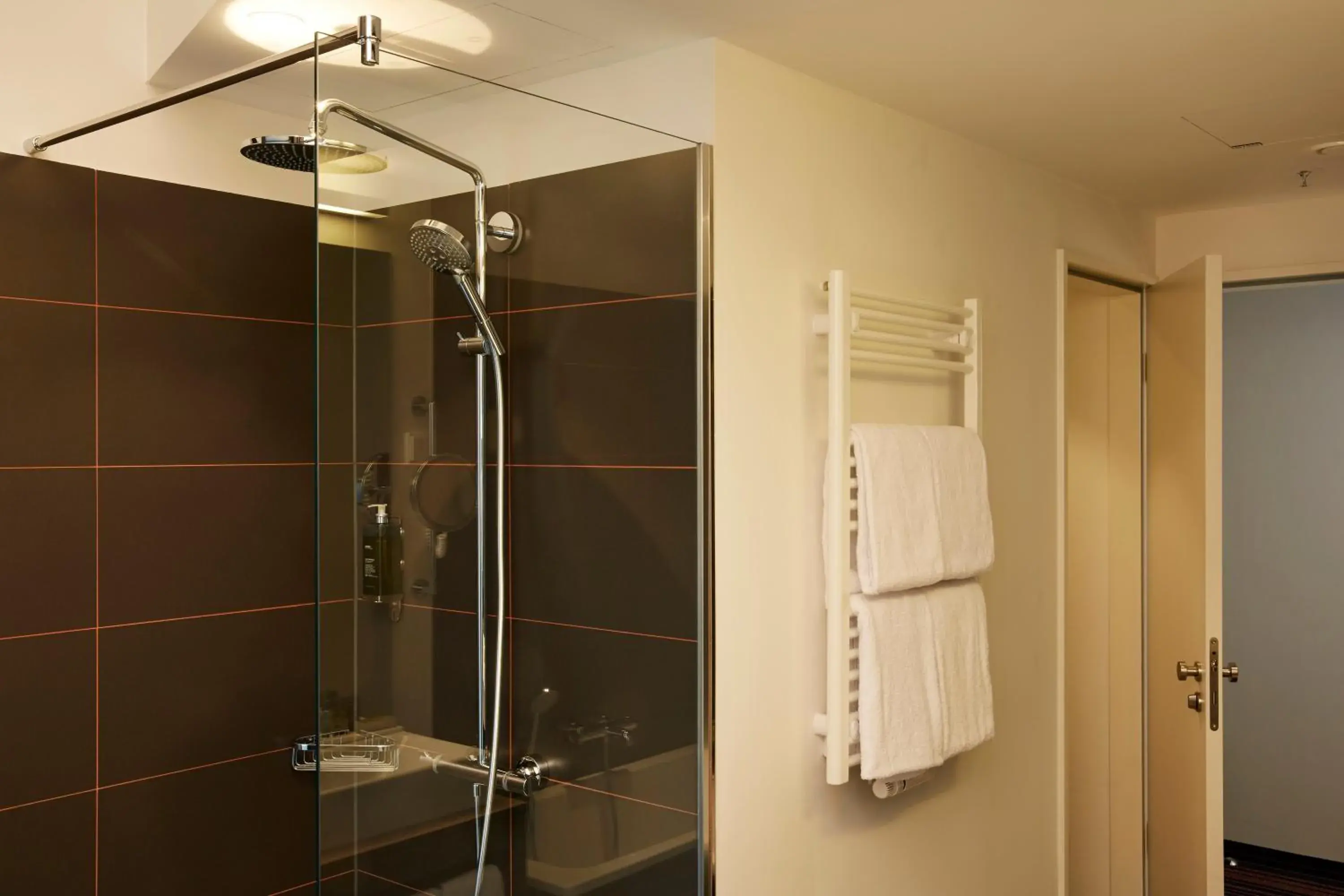 Bathroom in HYPERION Hotel Hamburg City, Trademark Collection by Wyndham Bathroom in HYPERION Hotel Hamburg City, Trademark Collection by Wyndham