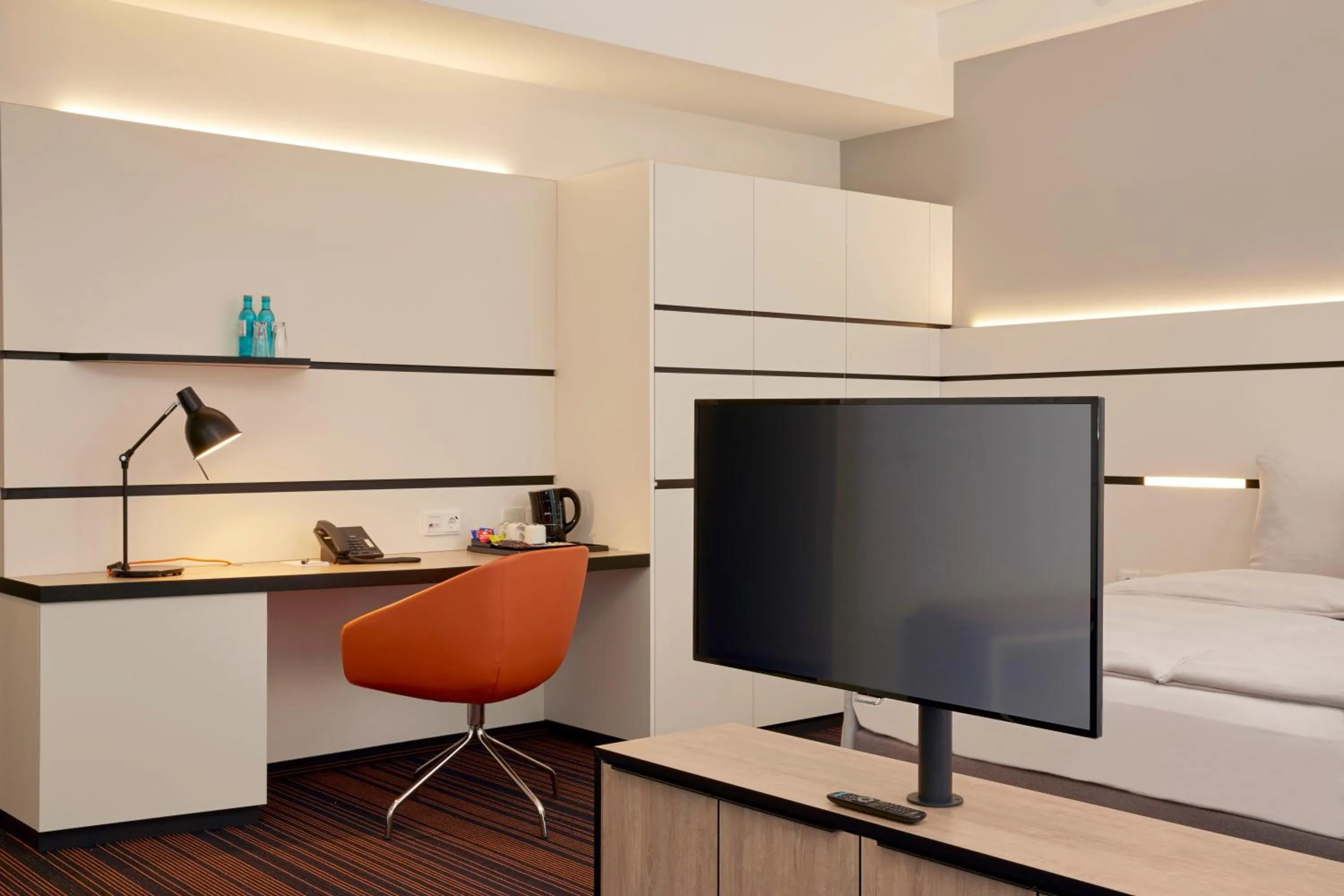 Photo of the whole room, Bed in HYPERION Hotel Hamburg City, Trademark Collection by Wyndham