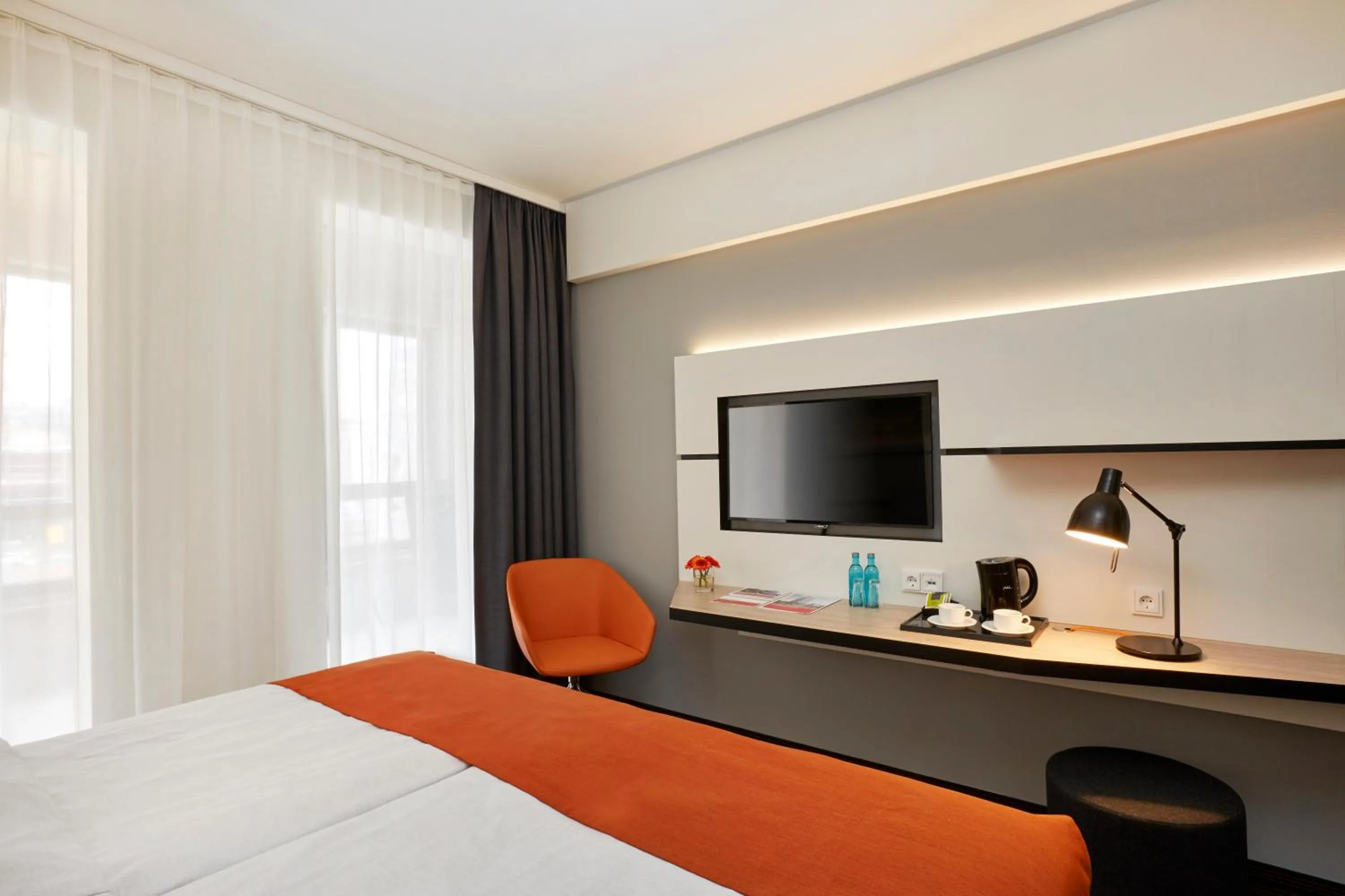 Photo of the whole room, Bed in HYPERION Hotel Hamburg City, Trademark Collection by Wyndham