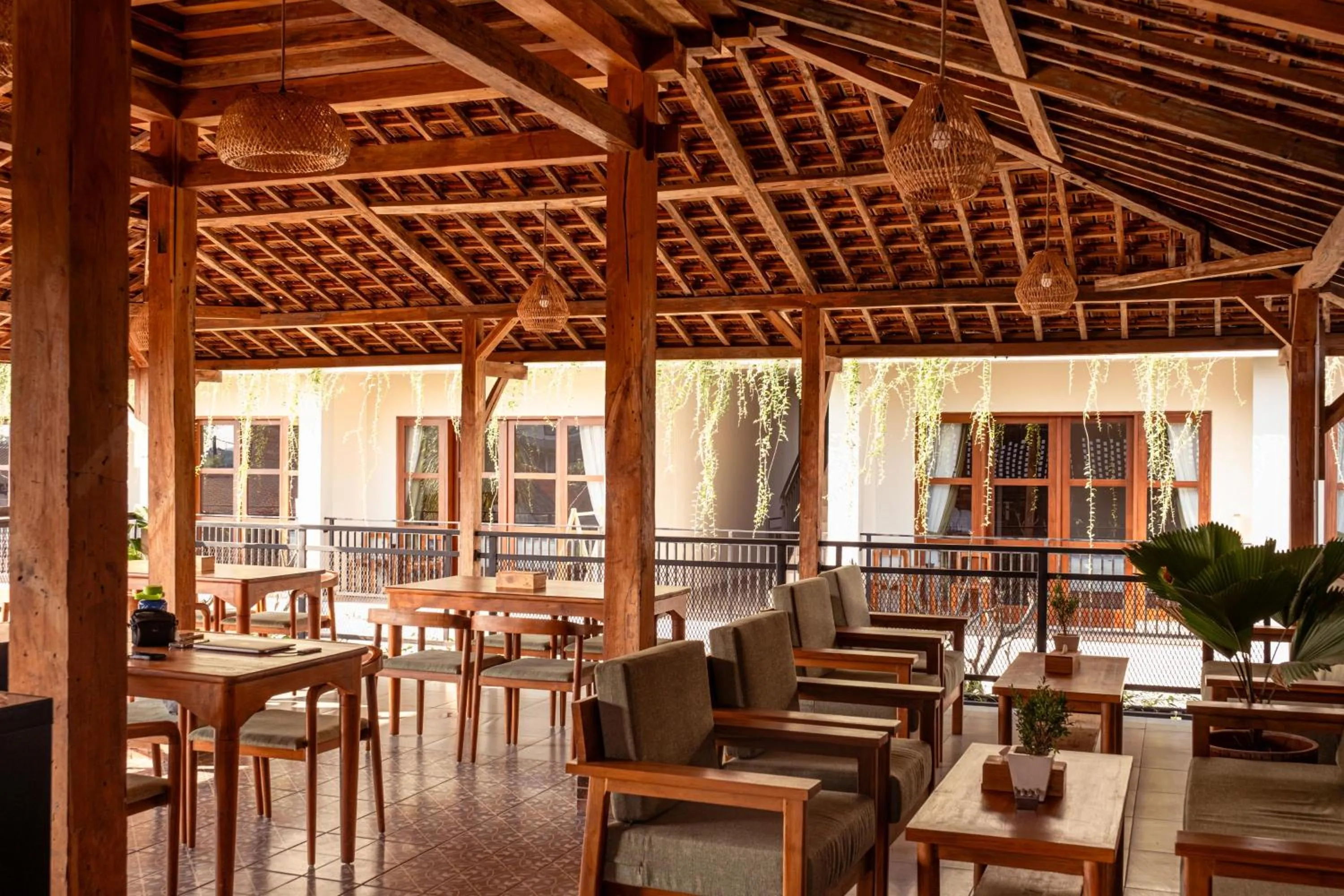 Restaurant/places to eat in Puri Kaja House