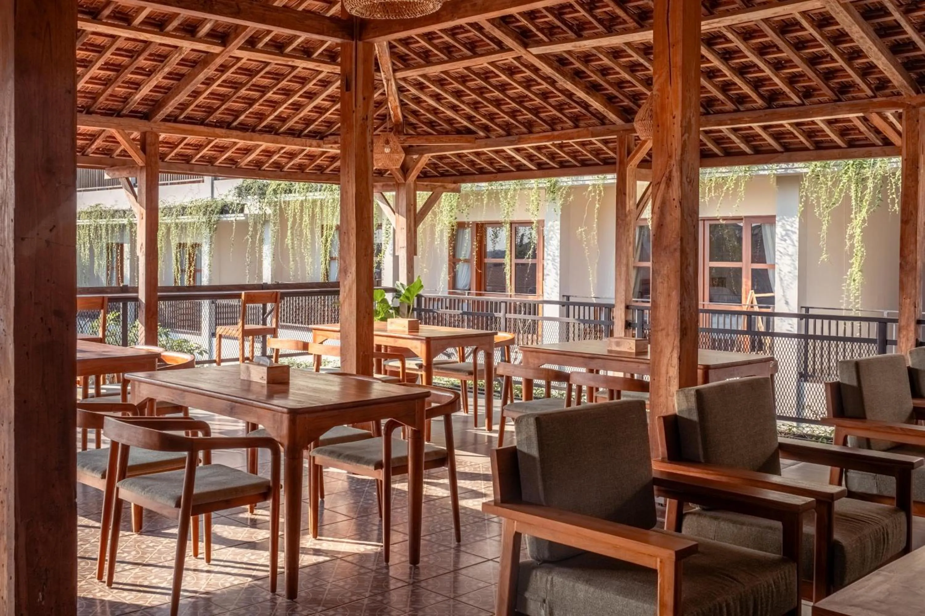 Restaurant/places to eat in Puri Kaja House