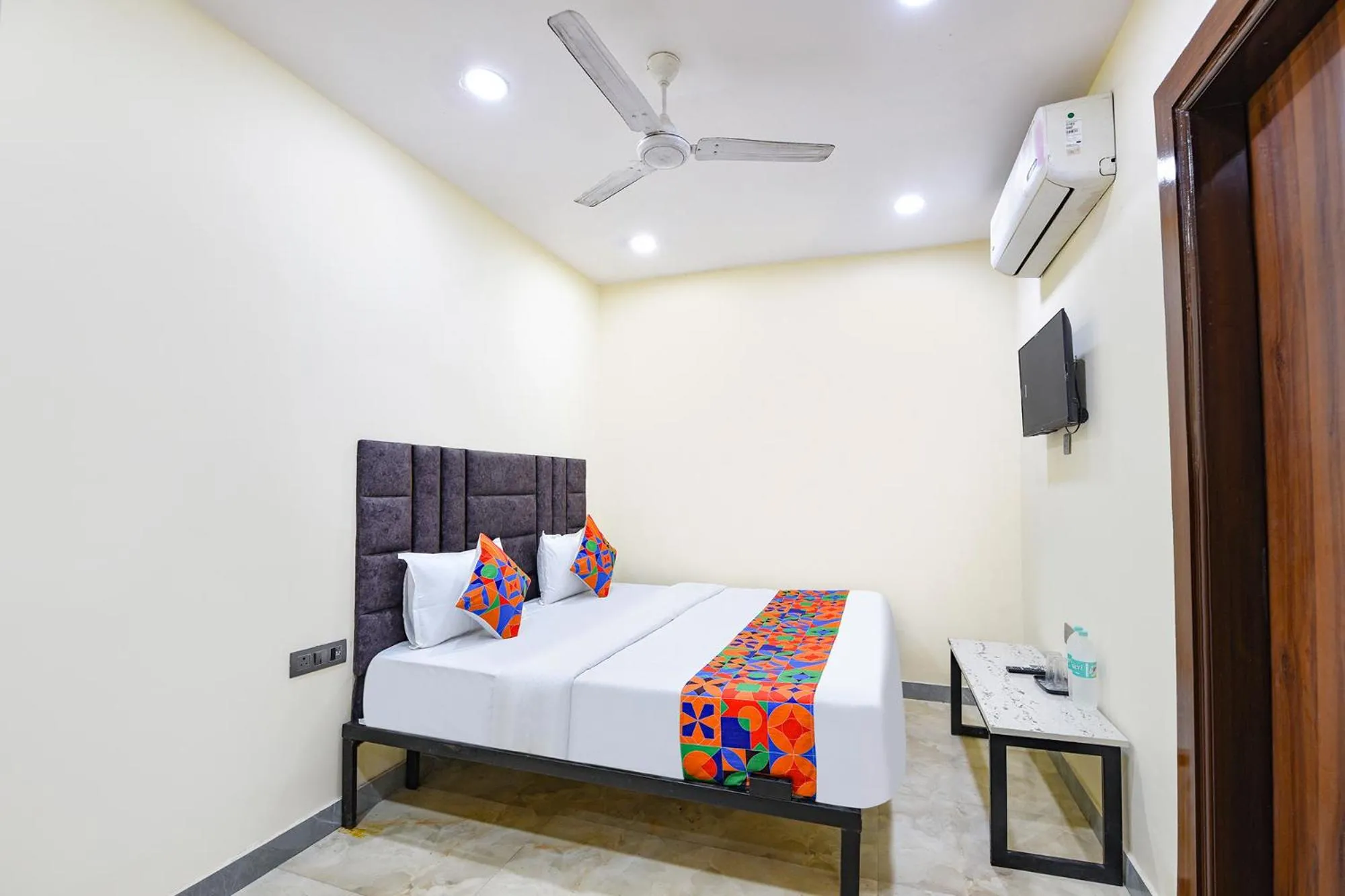 Deluxe Room - single occupancy in FabHotel Yash Residency - Yamuna Sports Complex