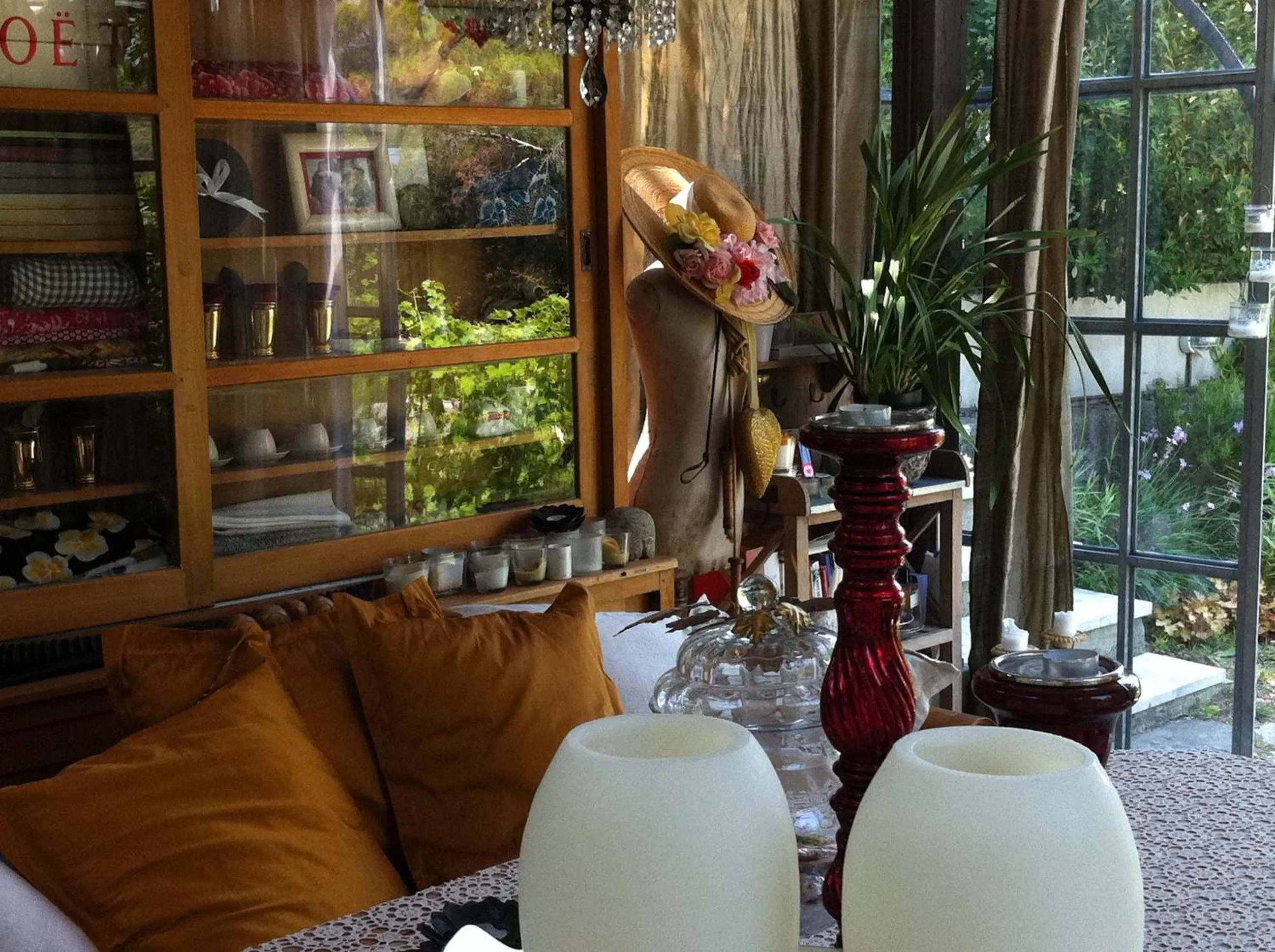 Library in Mediterranea Luxury House