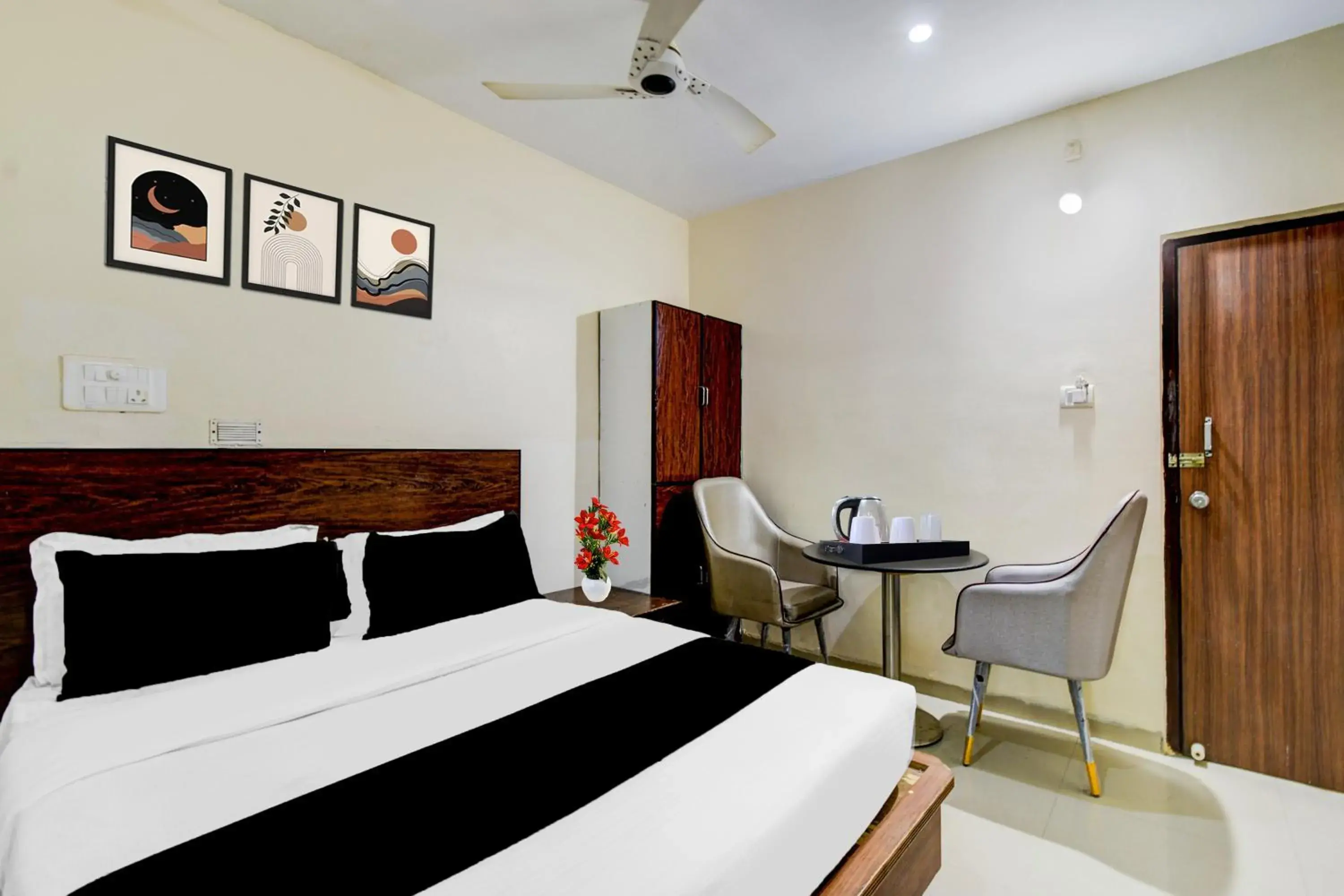 Deluxe Triple Room - single occupancy in Super Collection O Abids Hyderabad Formerly Varaahi Inn Deluxe Triple Room - single occupancy in Super Collection O Abids Hyderabad Formerly Varaahi Inn