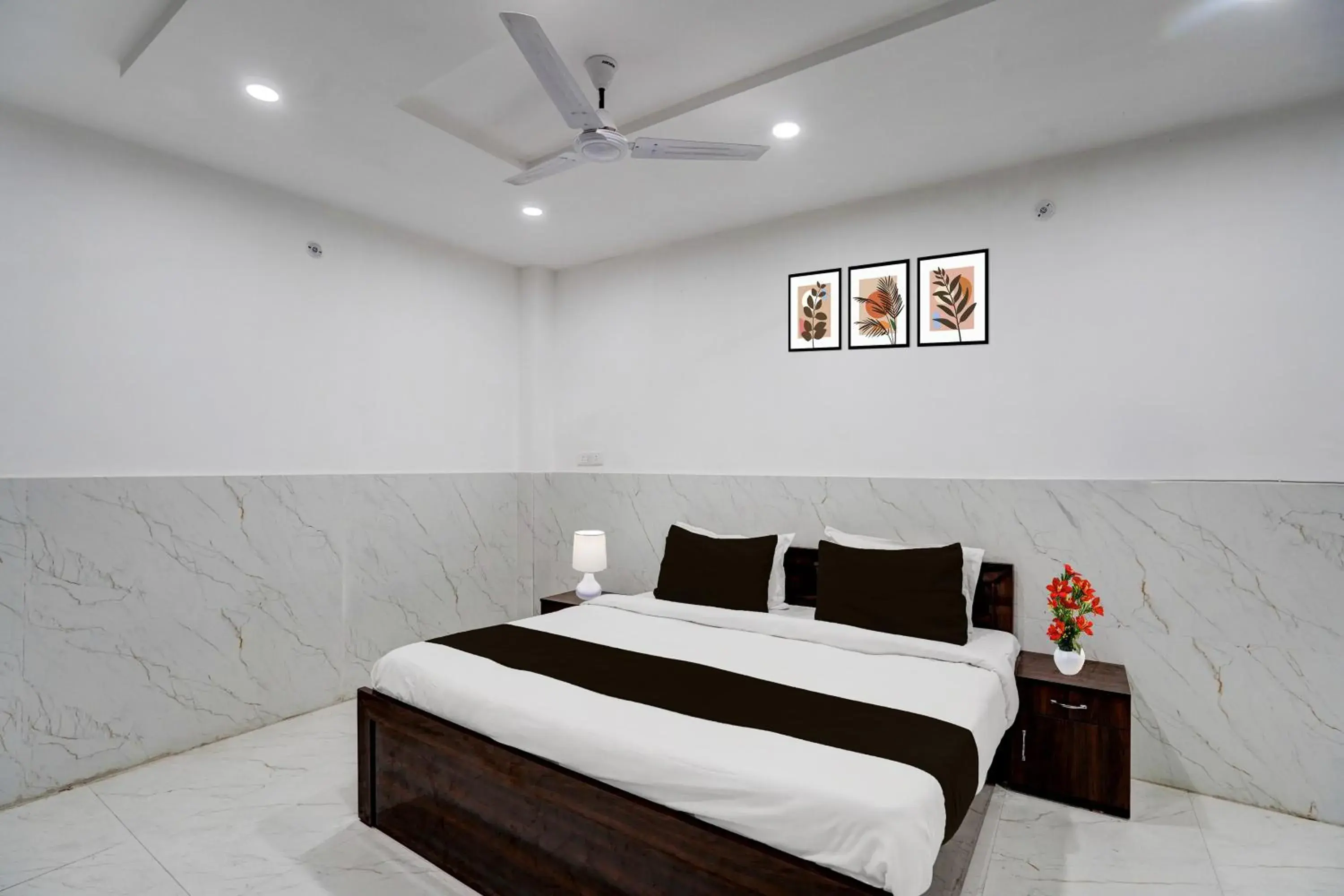 Classic Triple Room - single occupancy in Super Collection O Vikas Nagar Post Office Formerly Metro Club and Guest House Classic Triple Room - single occupancy in Super Collection O Vikas Nagar Post Office Formerly Metro Club and Guest House