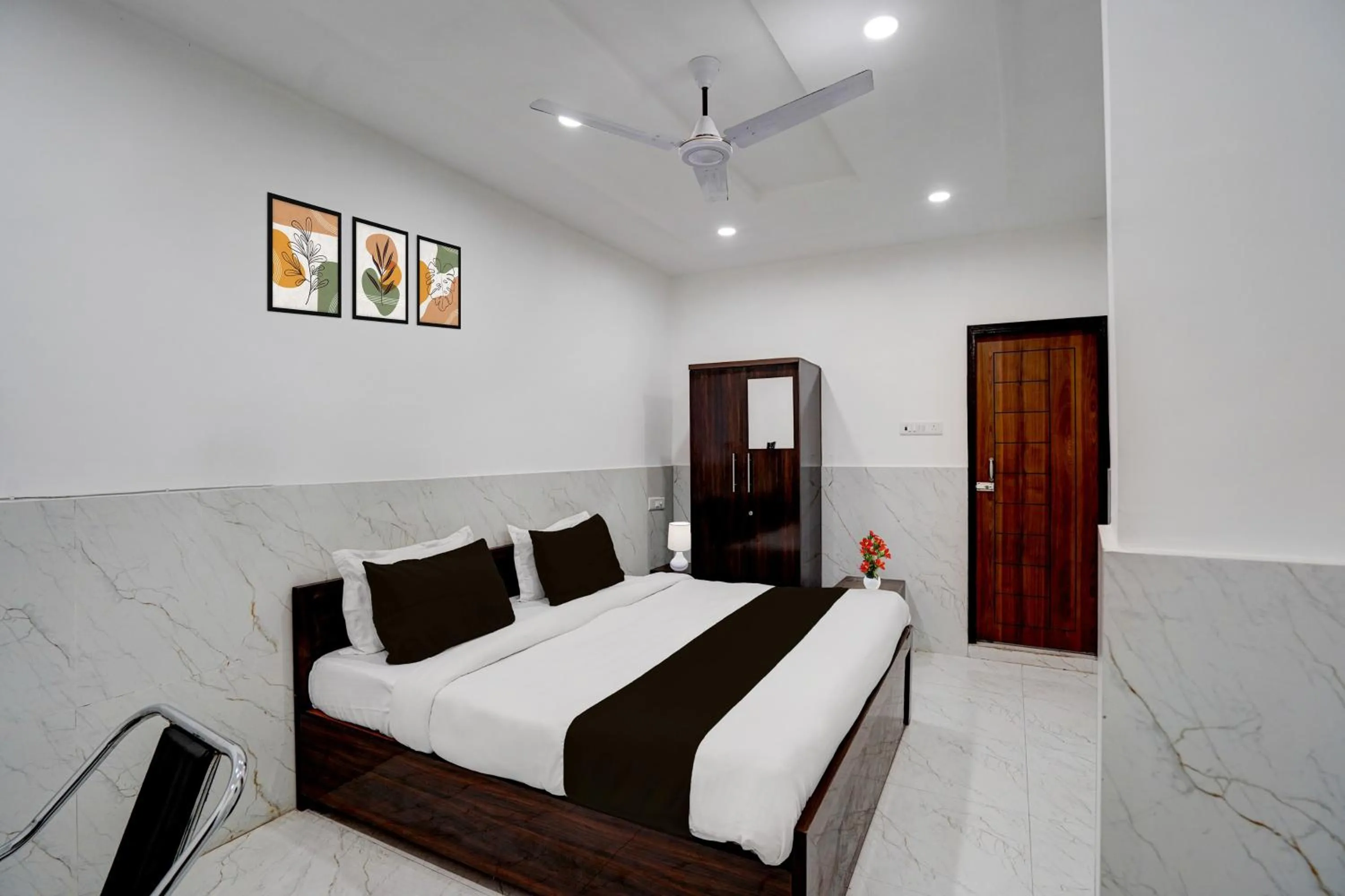 Classic Triple Room - single occupancy in Super Collection O Vikas Nagar Post Office Formerly Metro Club and Guest House