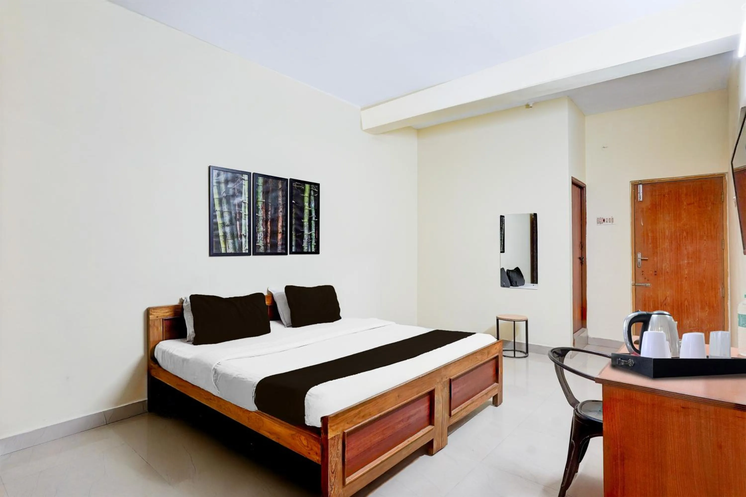 Bedroom, Bed in Super Hotel O Villivakkam Railway Station Formerly BV Stayz