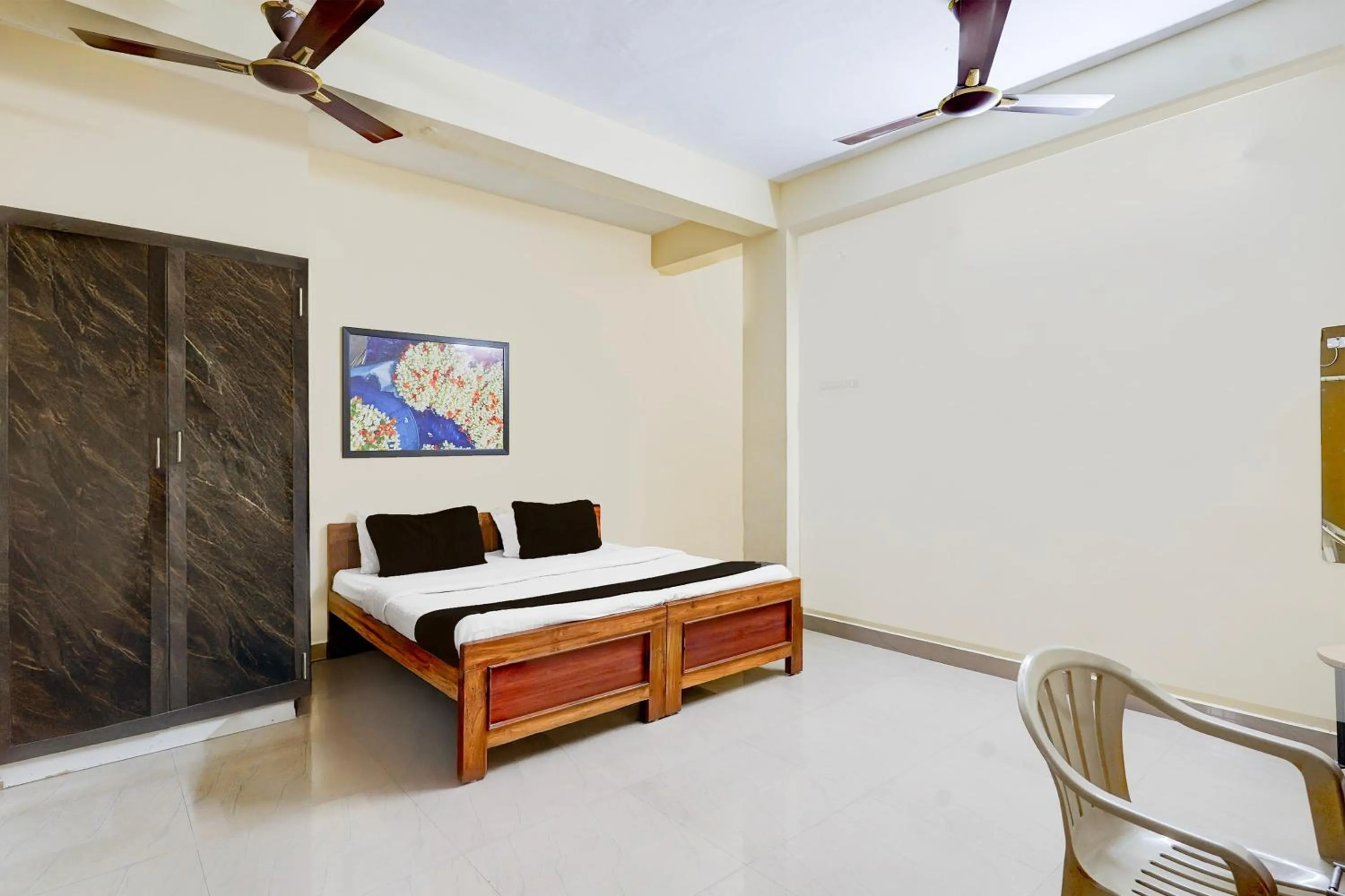 Bedroom, Bed in Super Hotel O Villivakkam Railway Station Formerly BV Stayz