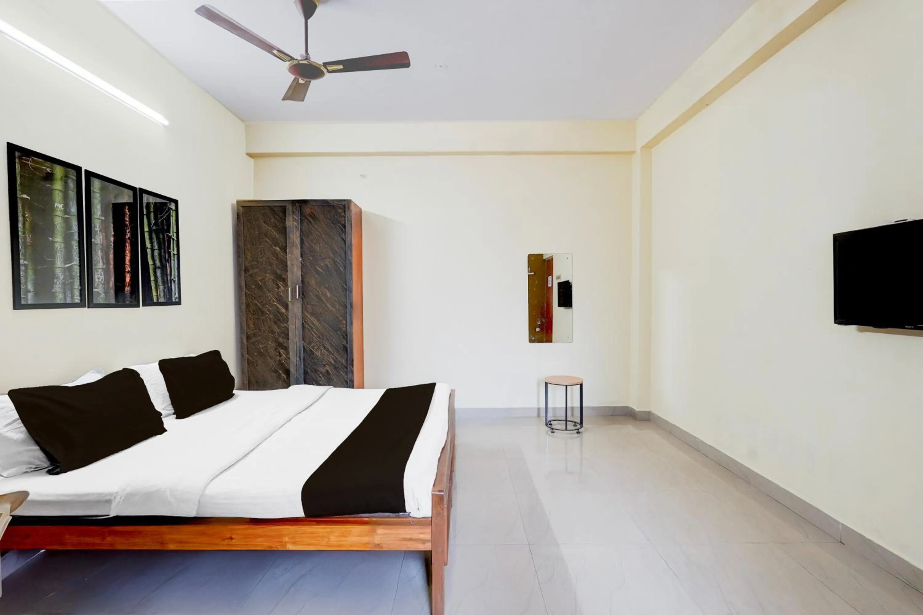 Bedroom, Bed in Super Hotel O Villivakkam Railway Station Formerly BV Stayz