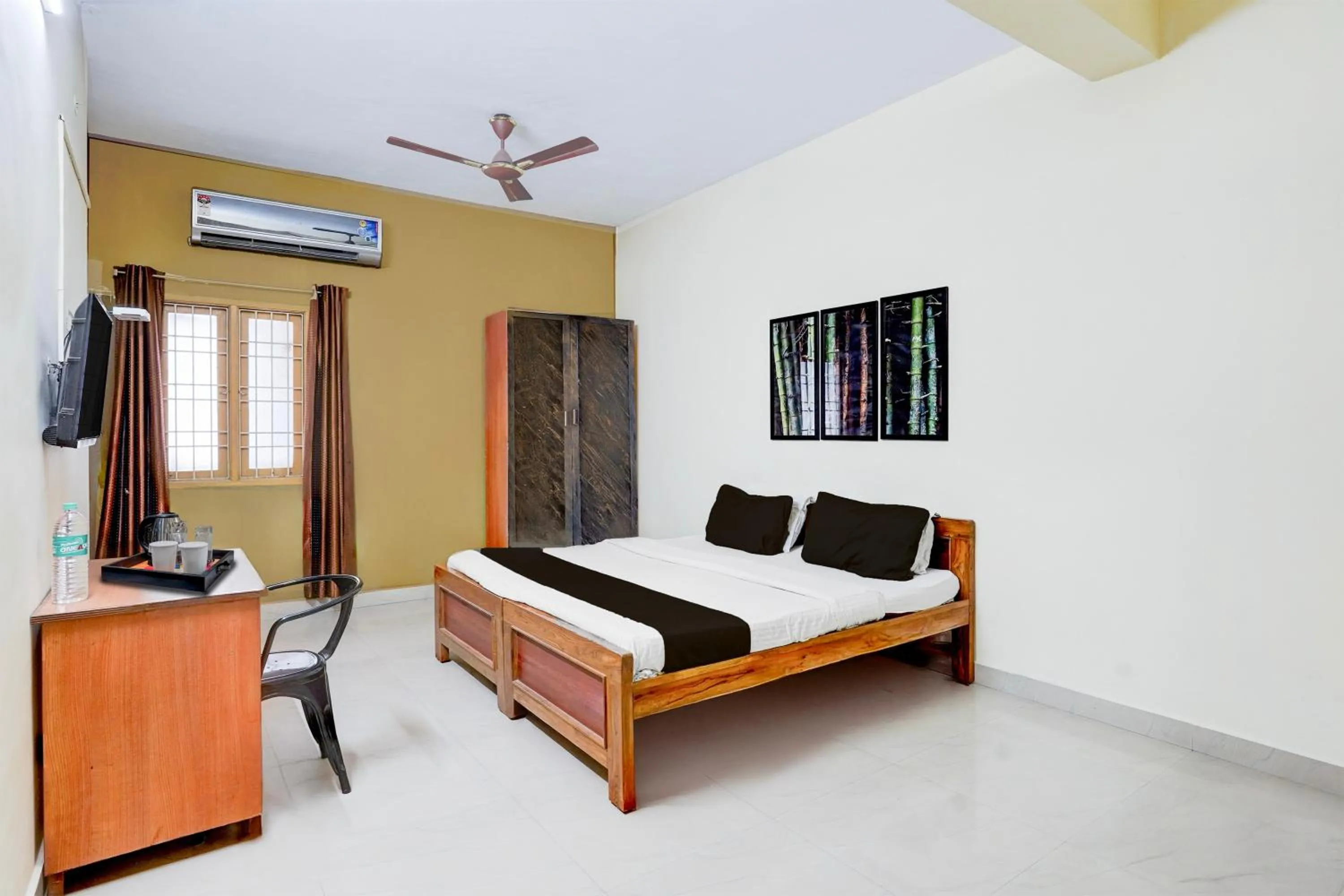 Bedroom, Bed in Super Hotel O Villivakkam Railway Station Formerly BV Stayz