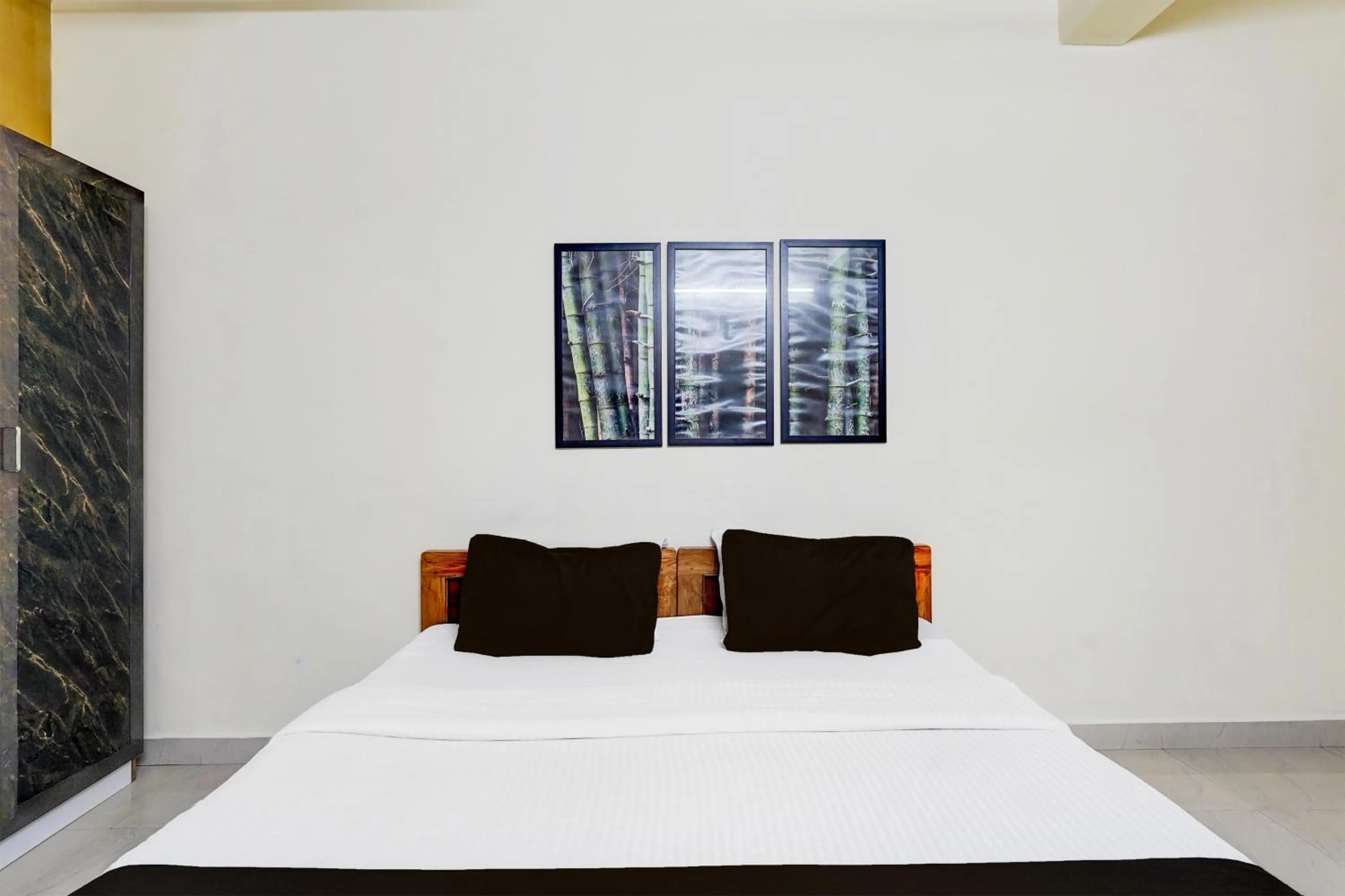 Bedroom, Bed in Super Hotel O Villivakkam Railway Station Formerly BV Stayz