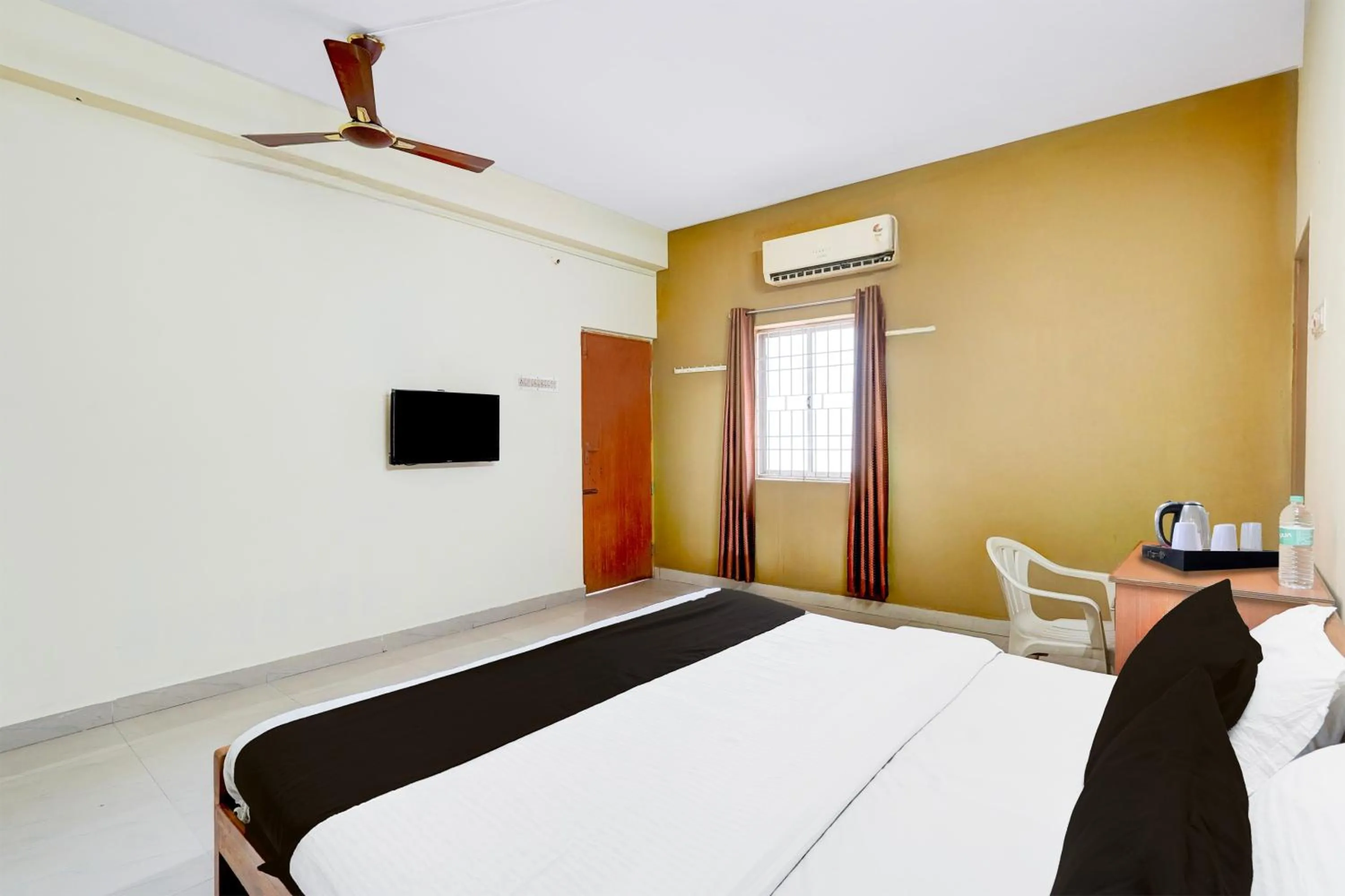 Bedroom, Bed in Super Hotel O Villivakkam Railway Station Formerly BV Stayz