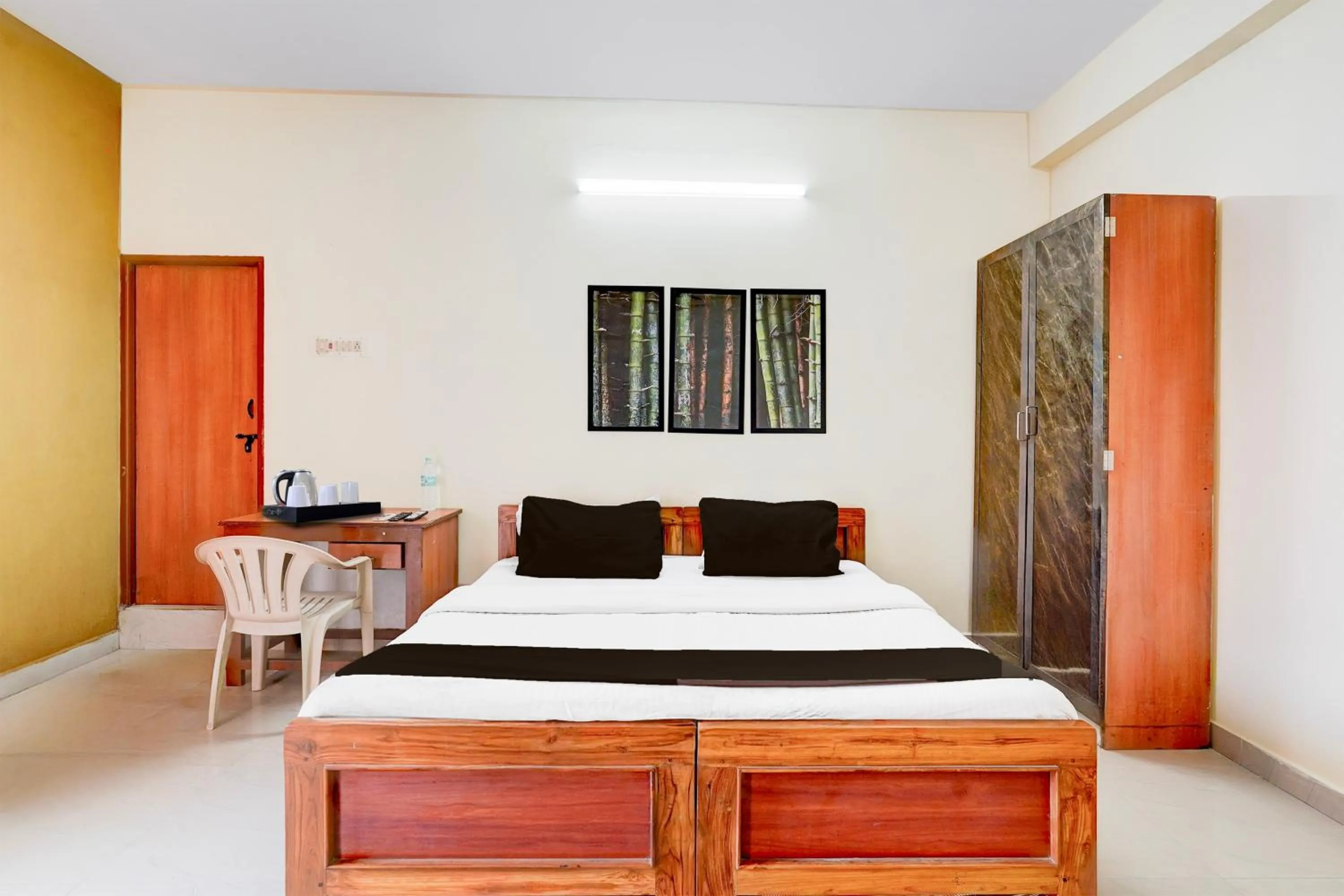 Bedroom, Bed in Super Hotel O Villivakkam Railway Station Formerly BV Stayz