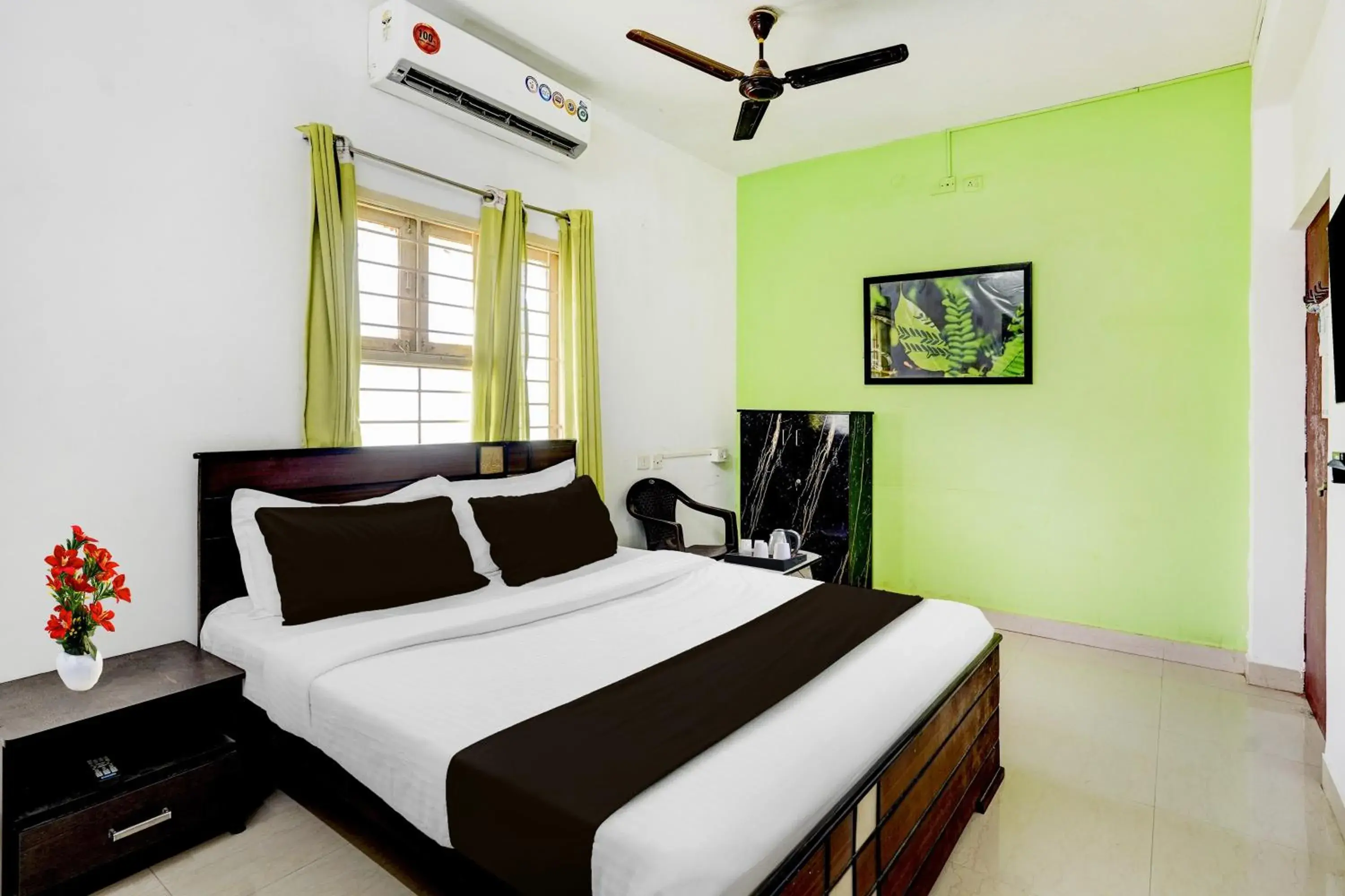 Classic Triple Room - single occupancy in Super Hotel O Kelambakkam Bus Terminal Formerly Guna Residency Classic Triple Room - single occupancy in Super Hotel O Kelambakkam Bus Terminal Formerly Guna Residency