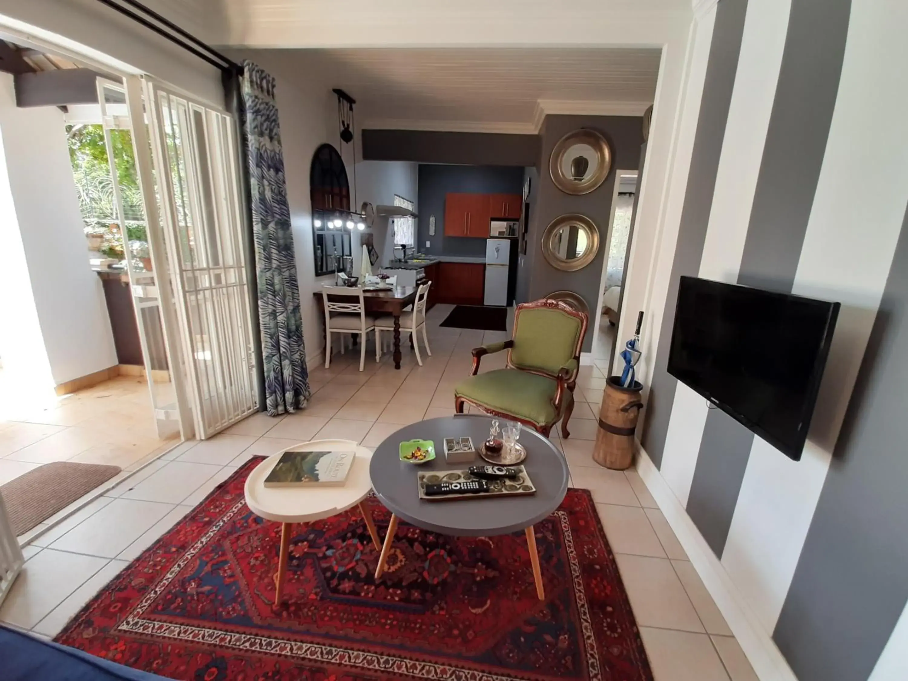 Photo of the whole room in At 98 on Lynburn Guest House Photo of the whole room in At 98 on Lynburn Guest House