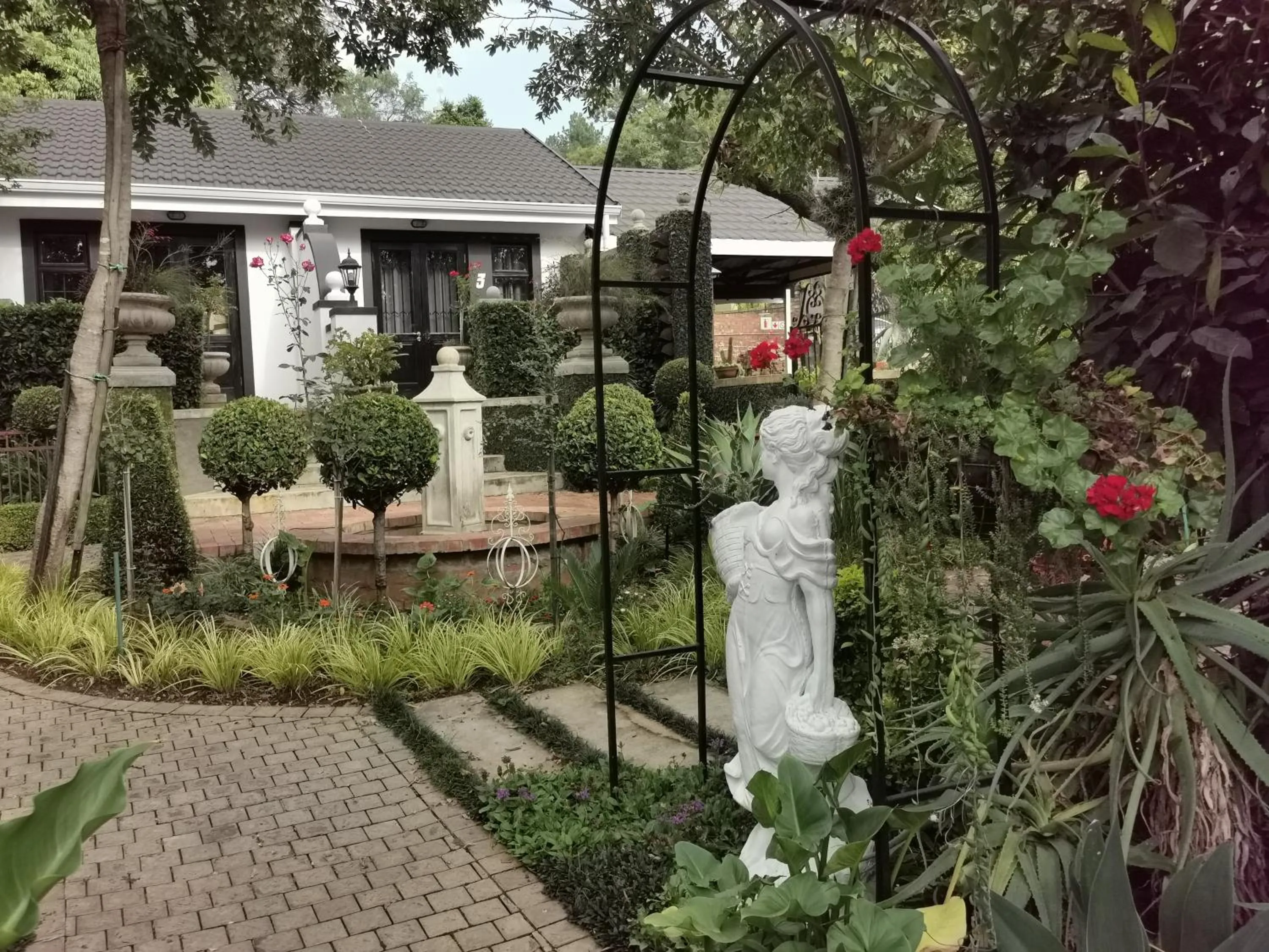 Garden in At 98 on Lynburn Guest House