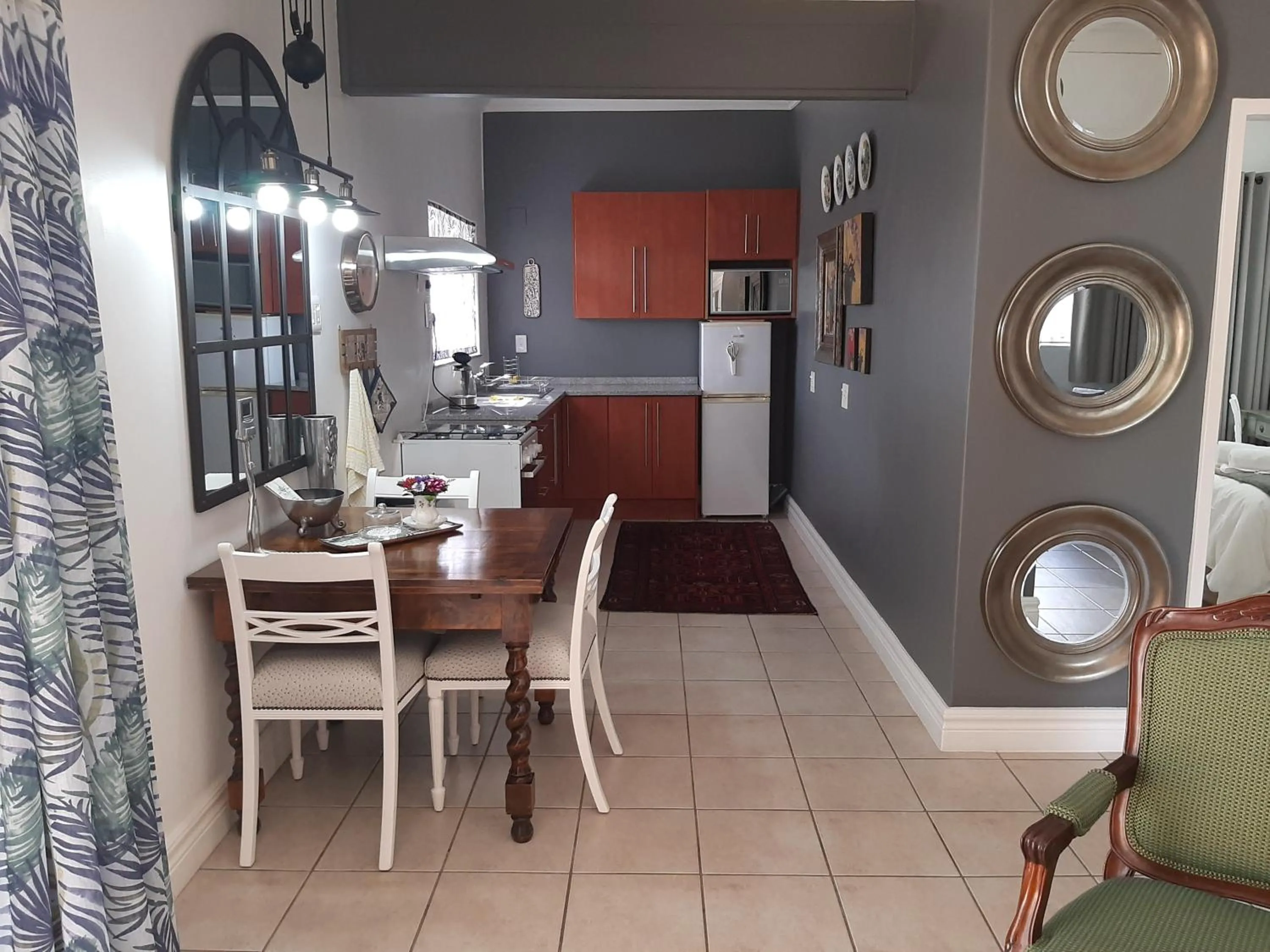 Dining area in At 98 on Lynburn Guest House