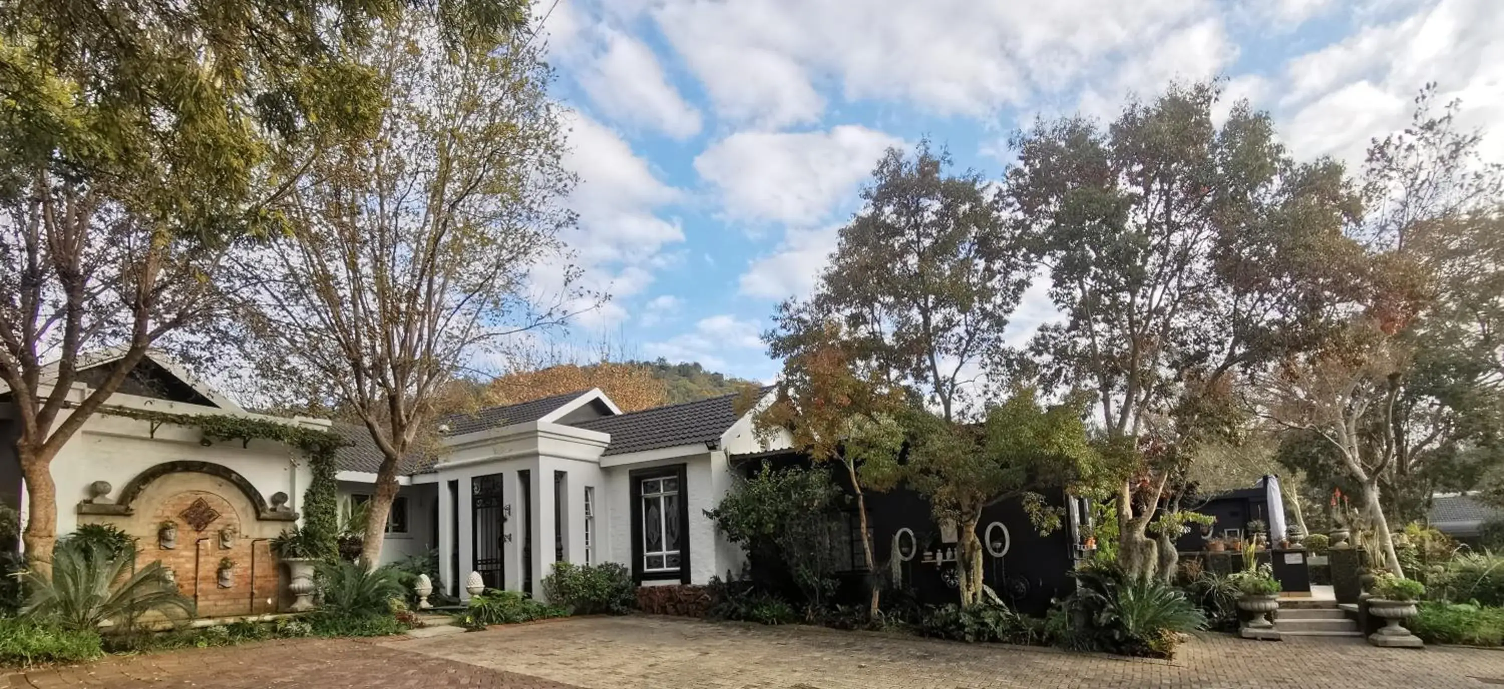 Property building in At 98 on Lynburn Guest House Property building in At 98 on Lynburn Guest House