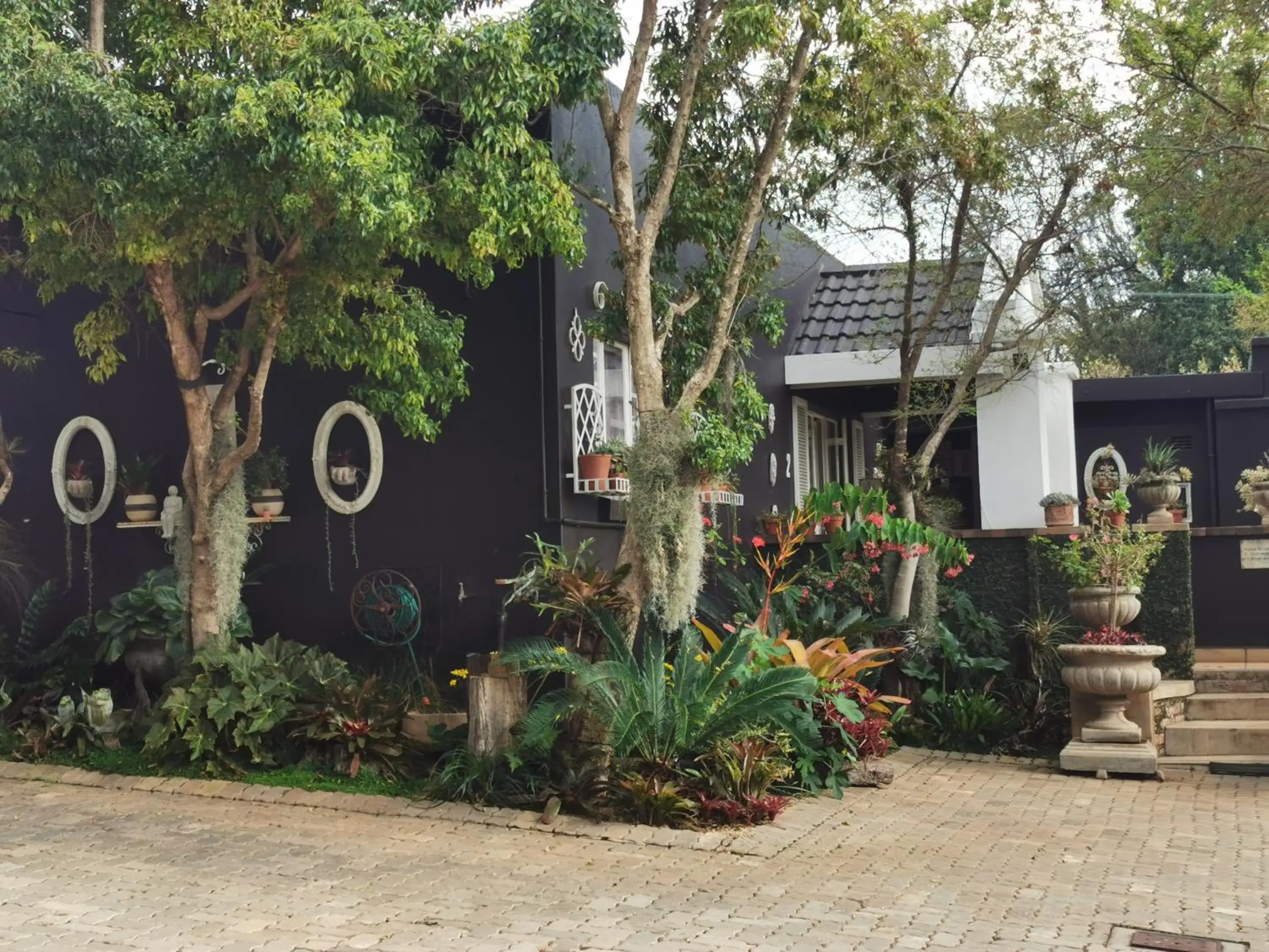 Property building in At 98 on Lynburn Guest House Property building in At 98 on Lynburn Guest House