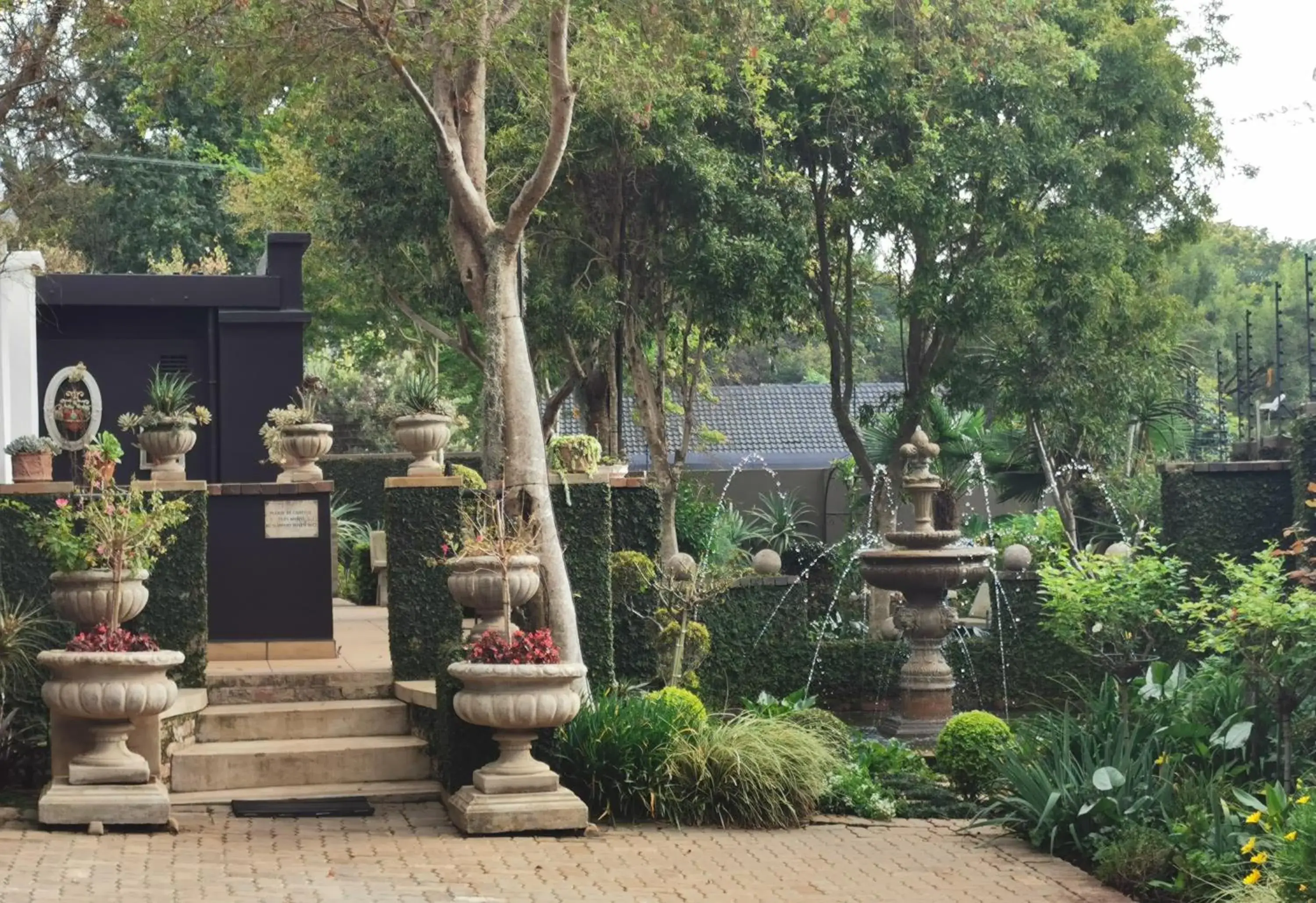 Facade/entrance in At 98 on Lynburn Guest House Facade/entrance in At 98 on Lynburn Guest House