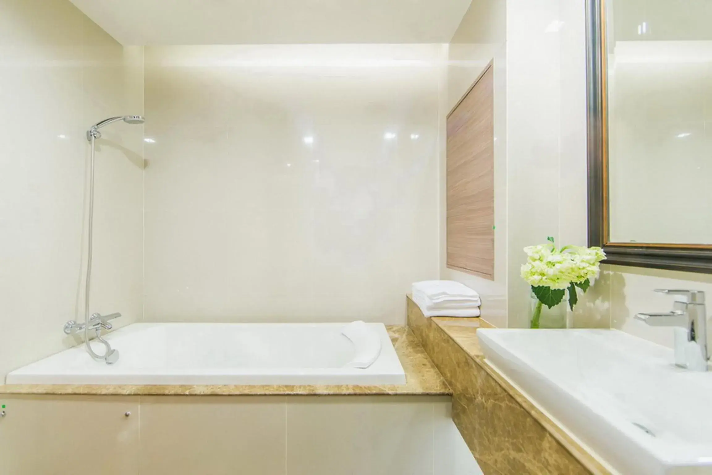 Bathroom in Qiss Residence by Bliston (SHA Extra Plus)