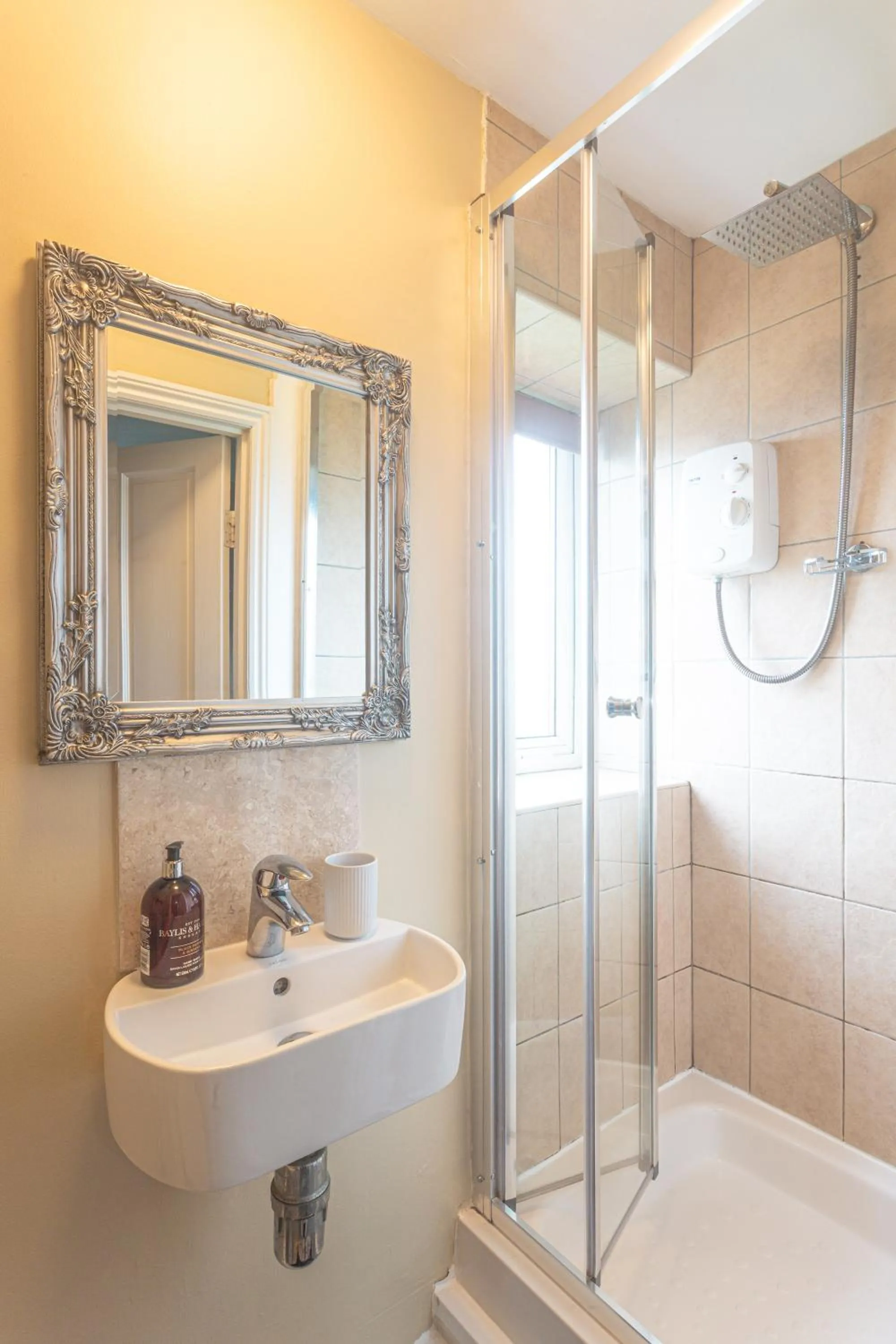 Shower in Smarties Guest House