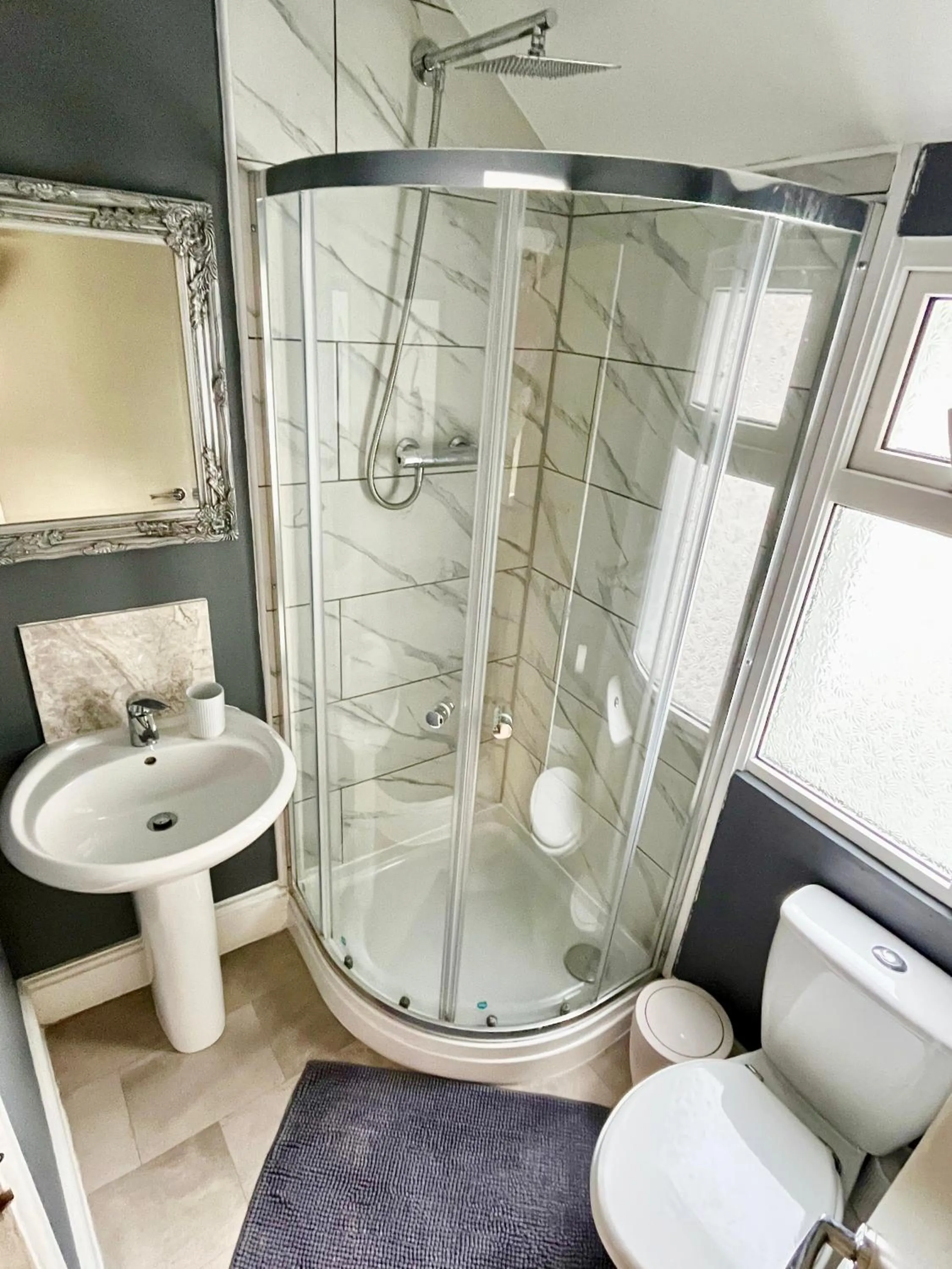 Shower in Smarties Guest House